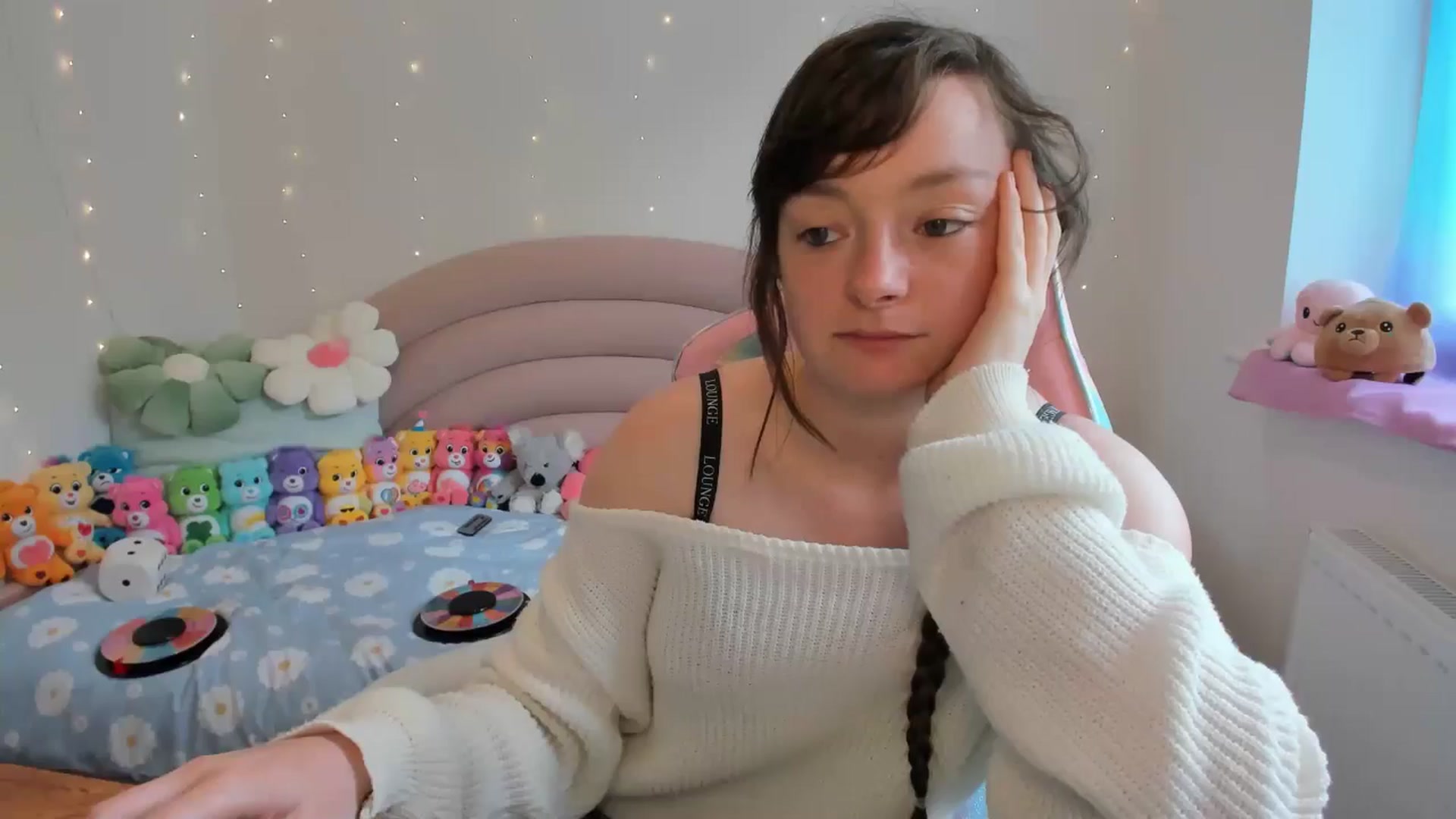 Gallery image thumbnail from JessieBear_'s myfreecams stream on, 06/18/2024, 16:10 image 8 of 20
