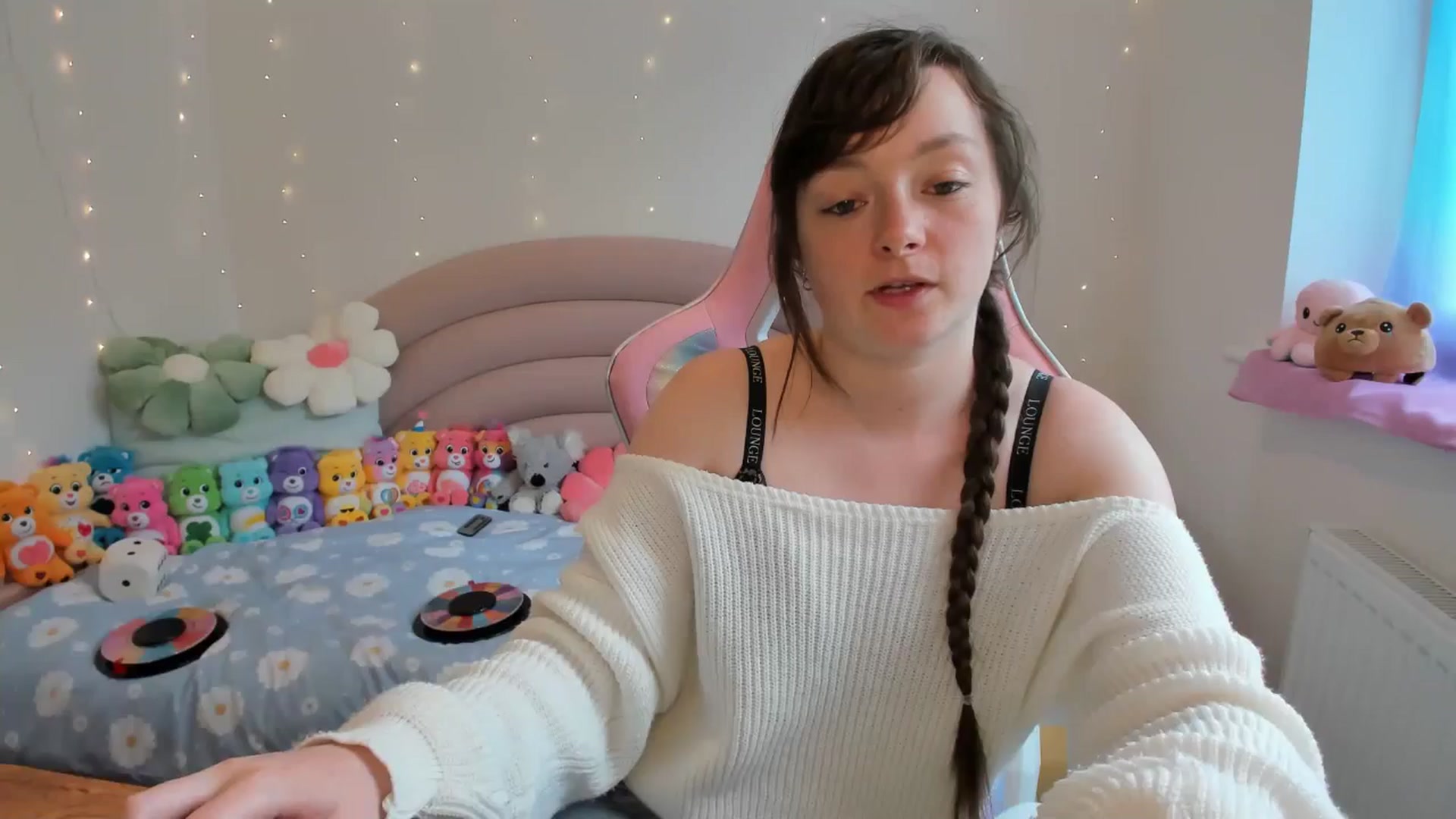 Gallery image thumbnail from JessieBear_'s myfreecams stream on, 06/18/2024, 16:10 image 9 of 20