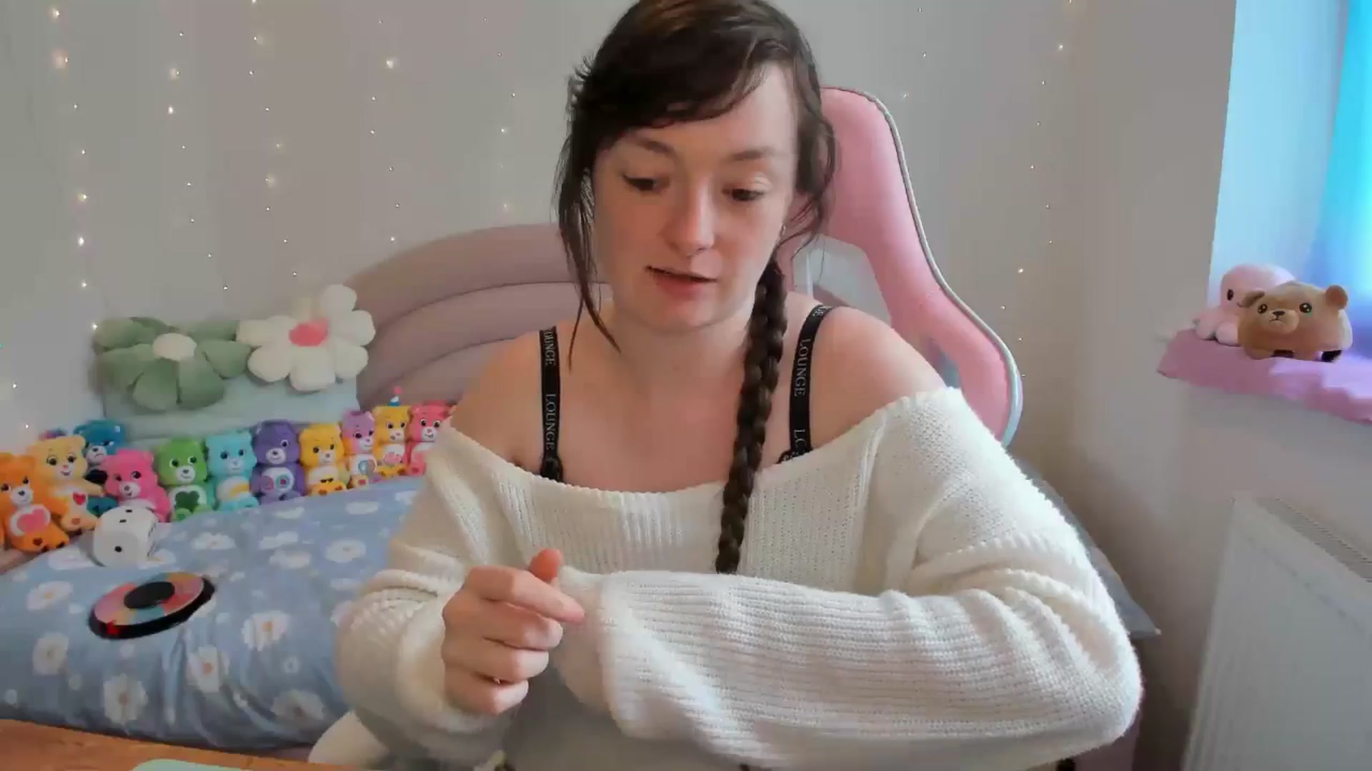 Gallery image thumbnail from JessieBear_'s myfreecams stream on, 06/18/2024, 16:10 image 12 of 20