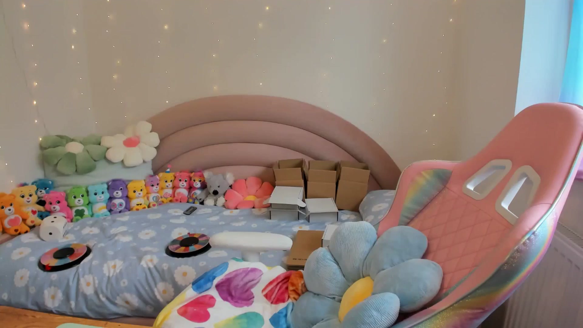 Gallery image thumbnail from JessieBear_'s myfreecams stream on, 06/18/2024, 16:10 image 2 of 20