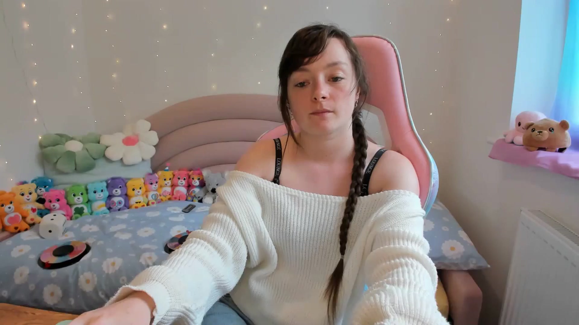 Gallery image thumbnail from JessieBear_'s myfreecams stream on, 06/18/2024, 16:10 image 6 of 20