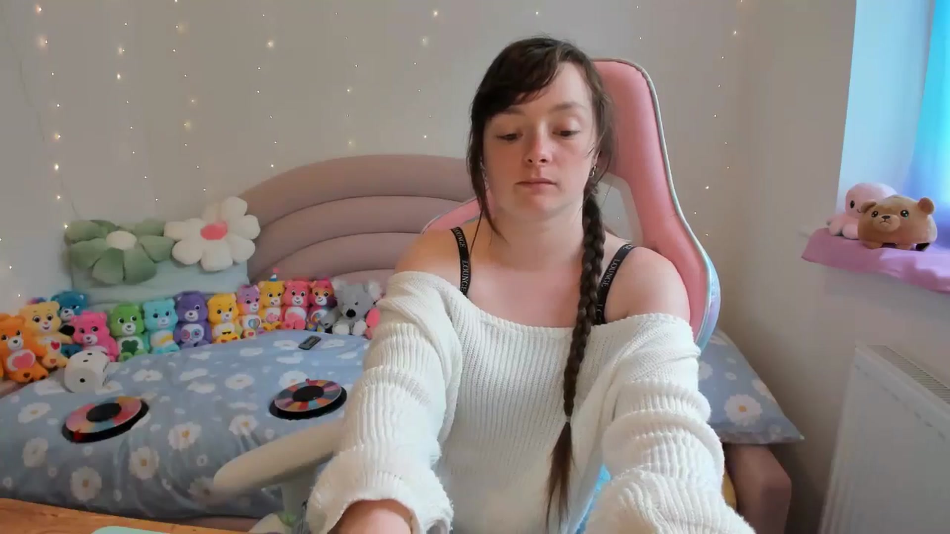Gallery image thumbnail from JessieBear_'s myfreecams stream on, 06/18/2024, 16:10 image 5 of 20
