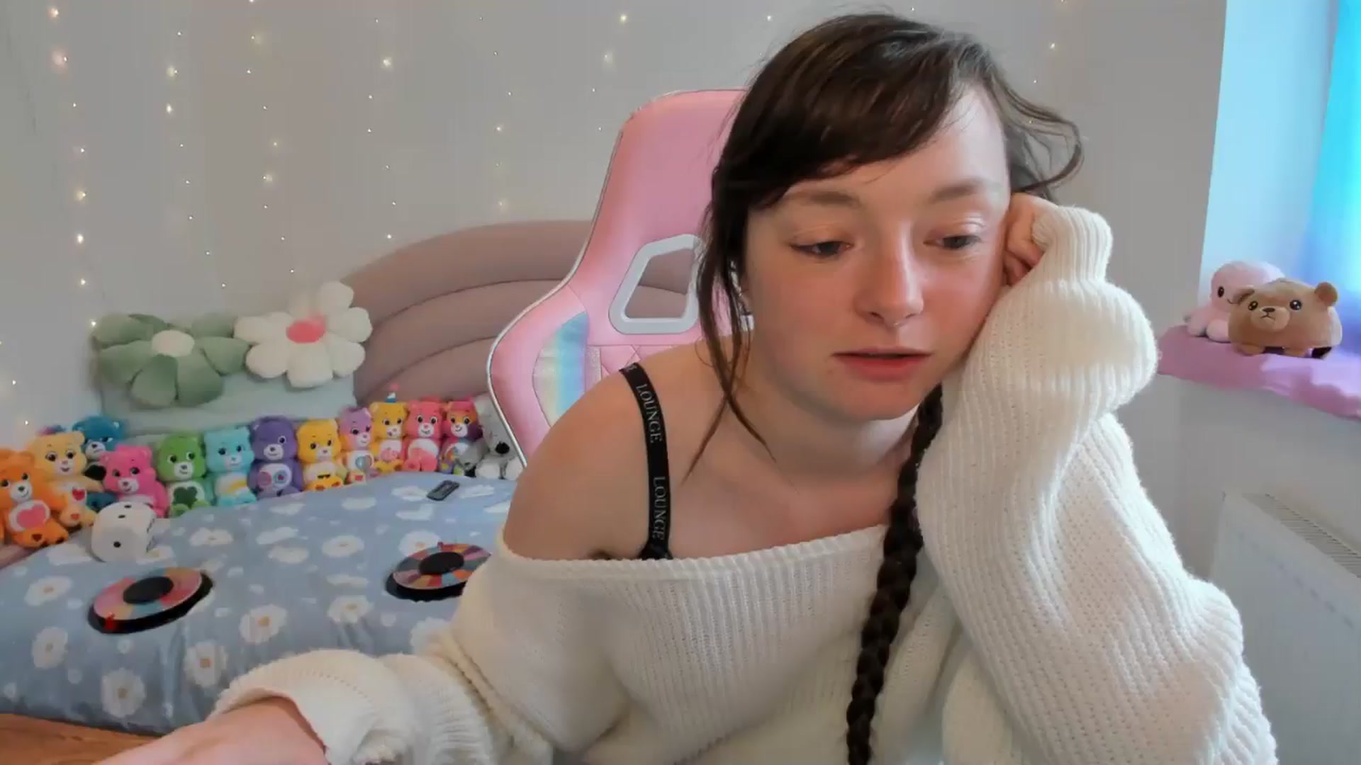 Gallery image thumbnail from JessieBear_'s myfreecams stream on, 06/18/2024, 16:10 image 17 of 20