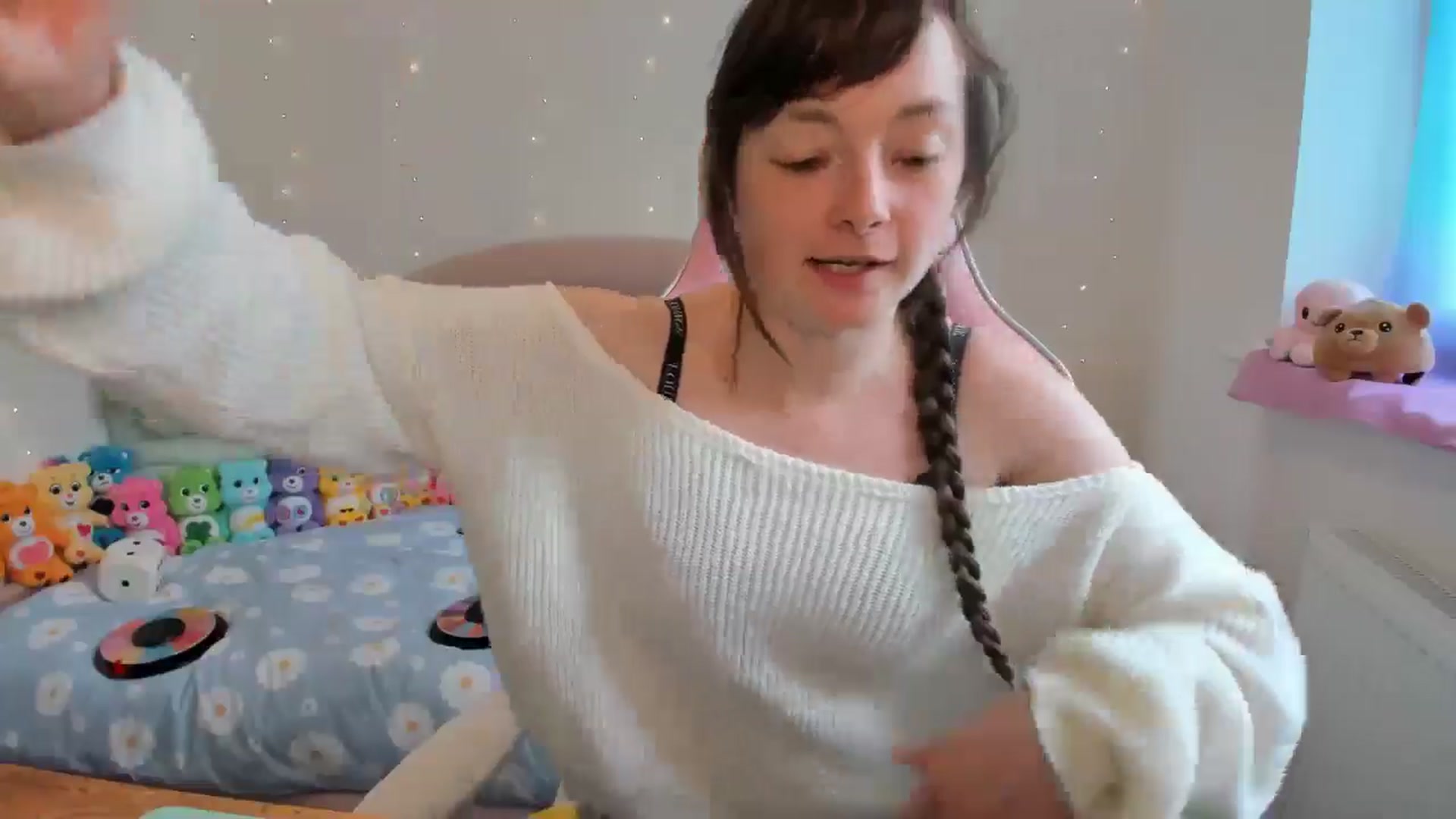 Gallery image thumbnail from JessieBear_'s myfreecams stream on, 06/18/2024, 16:10 image 20 of 20