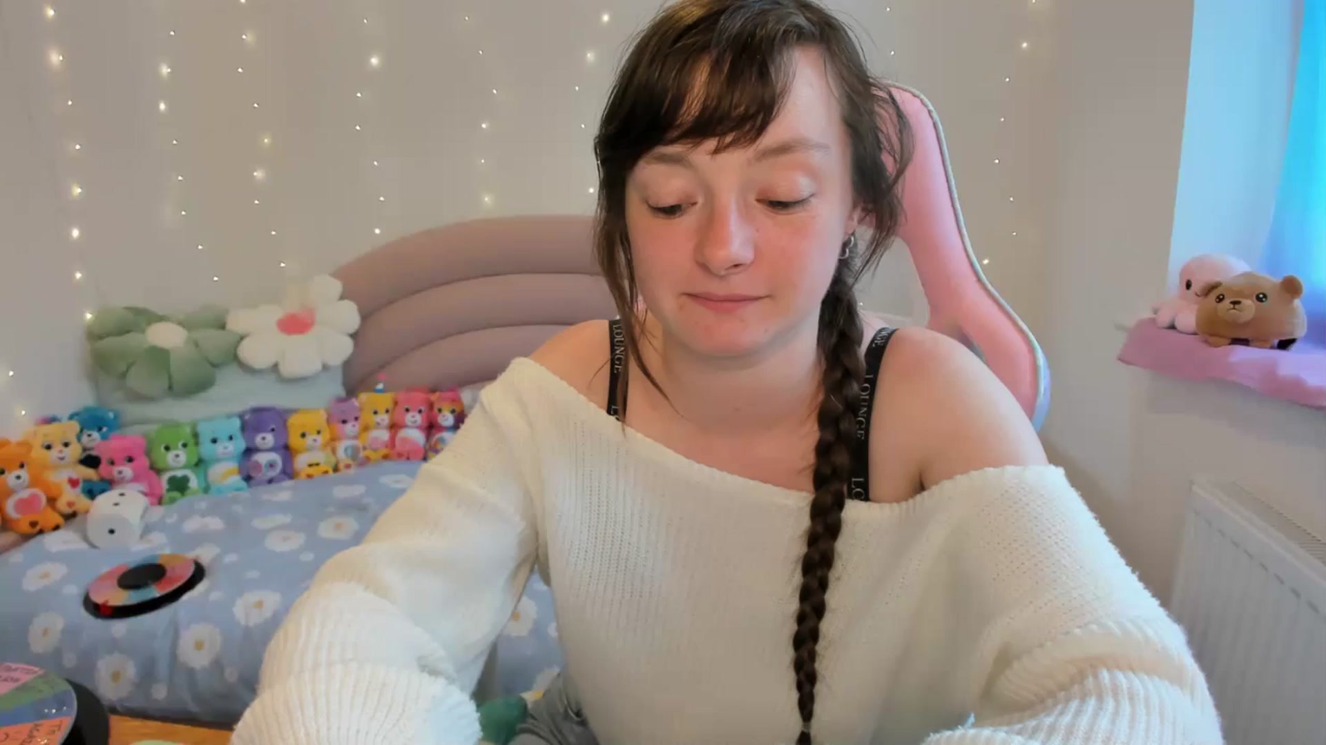 Gallery image thumbnail from JessieBear_'s myfreecams stream on, 06/18/2024, 17:09 image 17 of 20