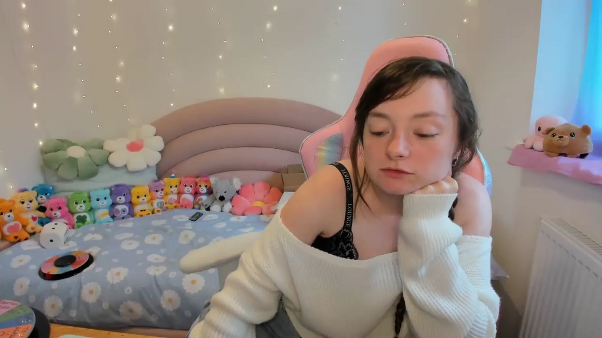 Gallery image thumbnail from JessieBear_'s myfreecams stream on, 06/18/2024, 17:09 image 19 of 20
