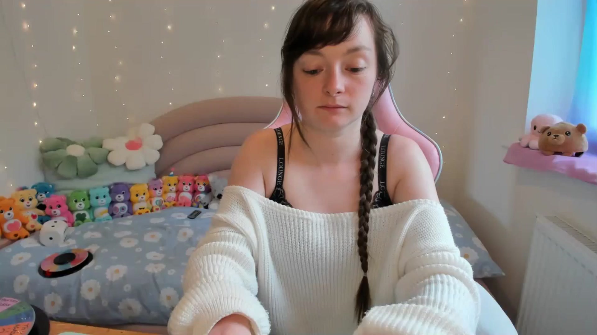 Gallery image thumbnail from JessieBear_'s myfreecams stream on, 06/18/2024, 17:09 image 15 of 20