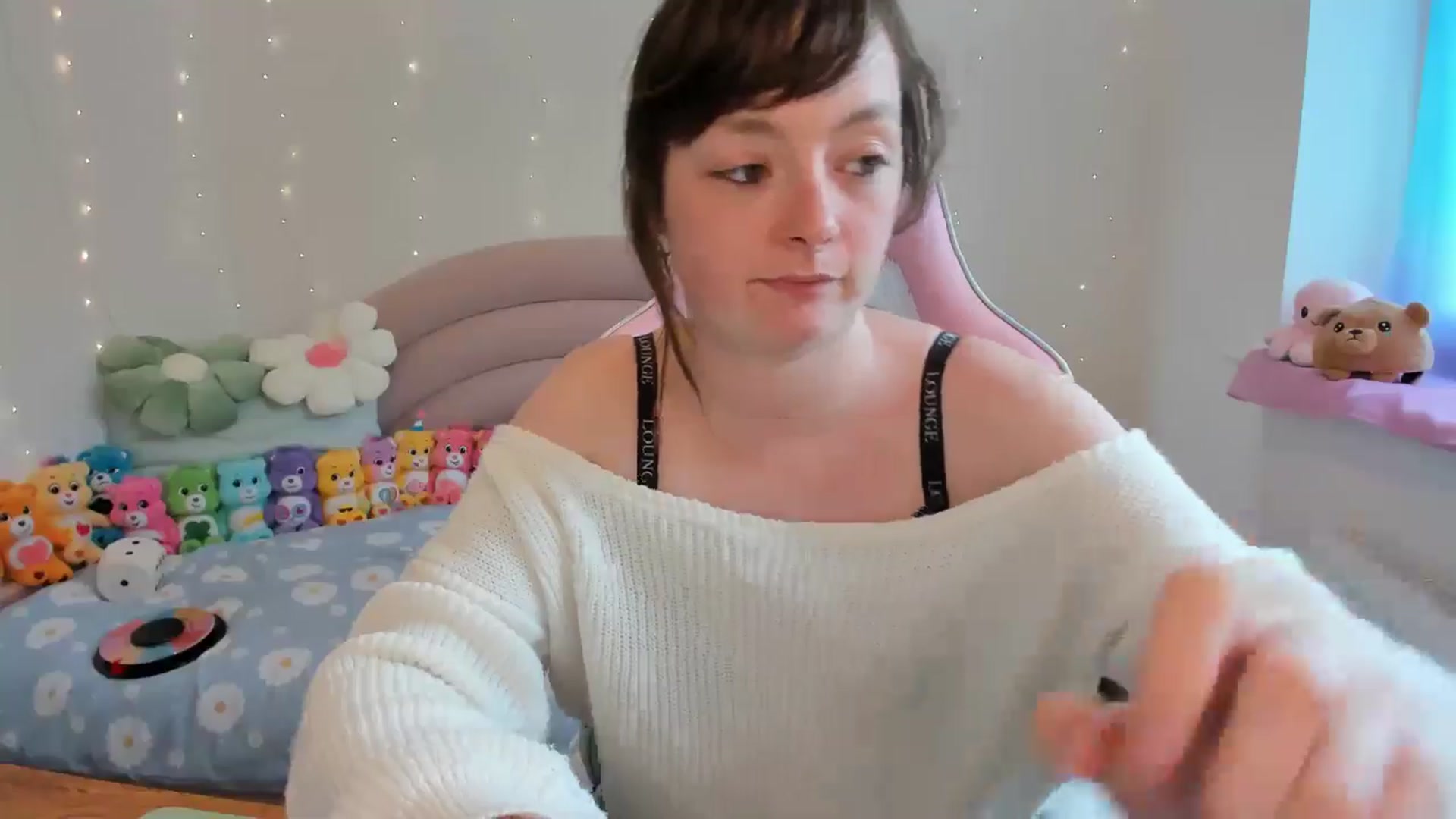 Gallery image thumbnail from JessieBear_'s myfreecams stream on, 06/18/2024, 17:09 image 7 of 20