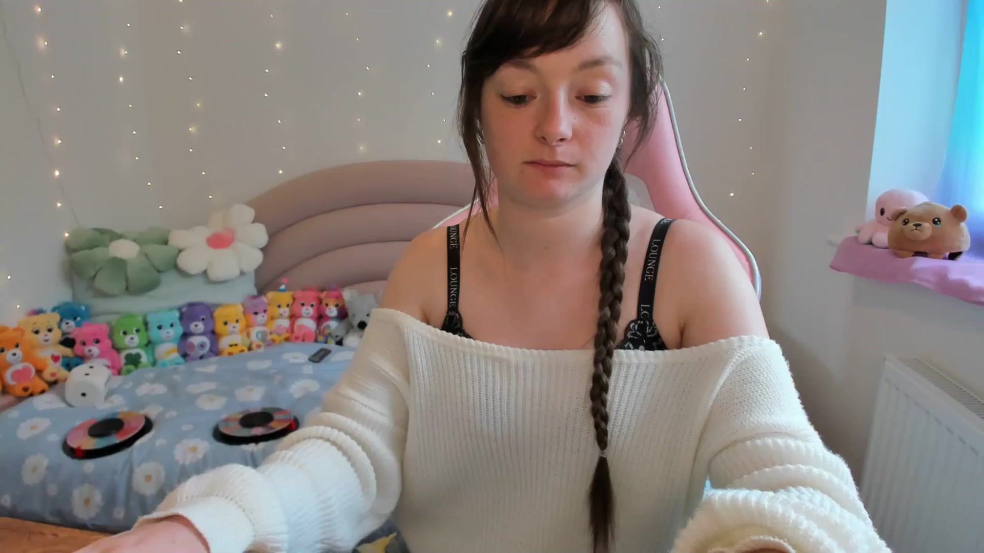 Gallery image thumbnail from JessieBear_'s myfreecams stream on, 06/18/2024, 17:09 image 3 of 20