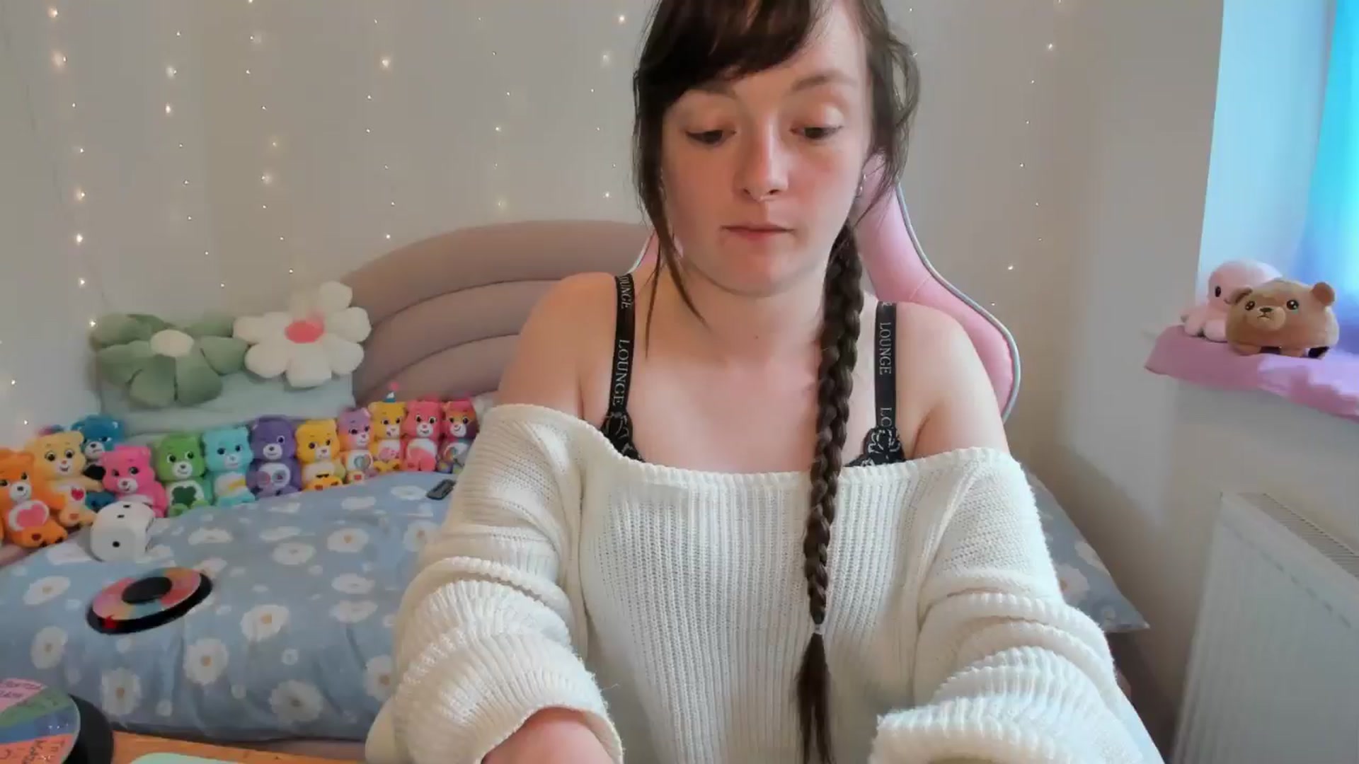 Gallery image thumbnail from JessieBear_'s myfreecams stream on, 06/18/2024, 17:09 image 12 of 20