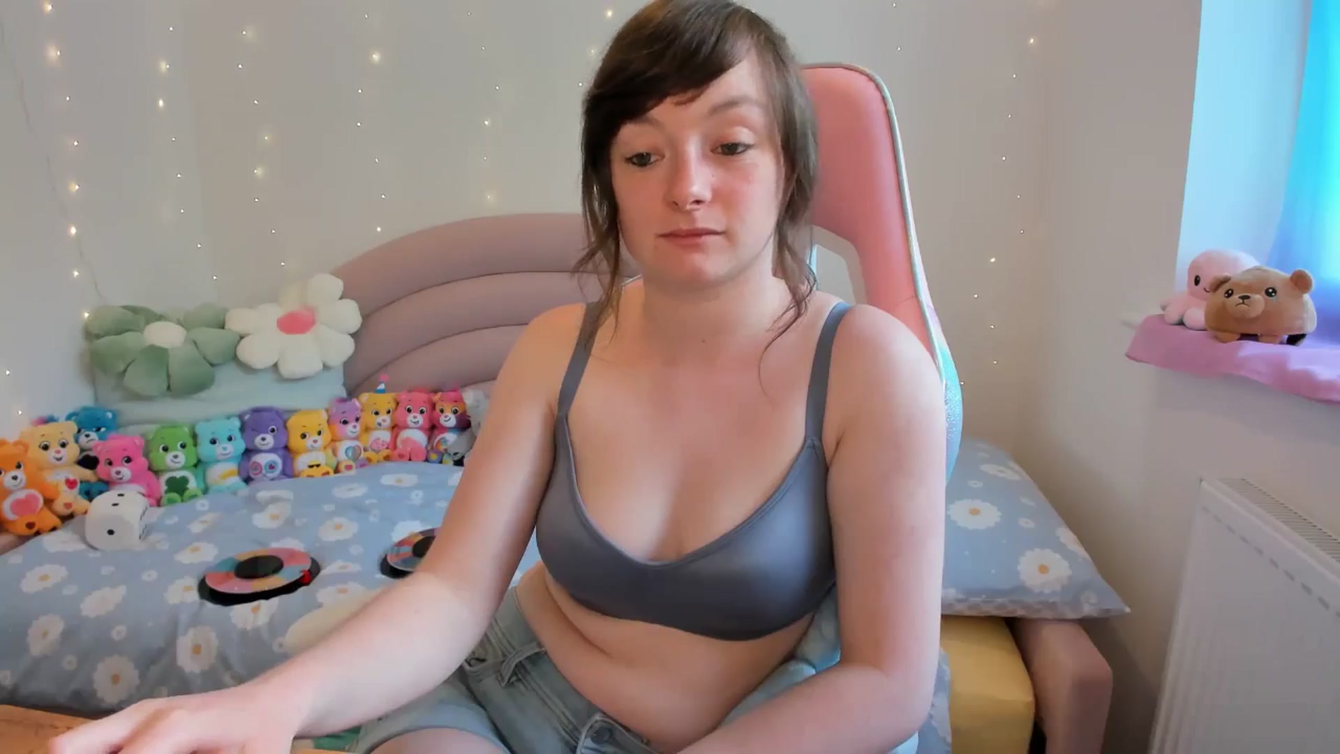 Gallery image thumbnail from JessieBear_'s myfreecams stream on, 06/19/2024, 16:19 image 16 of 20