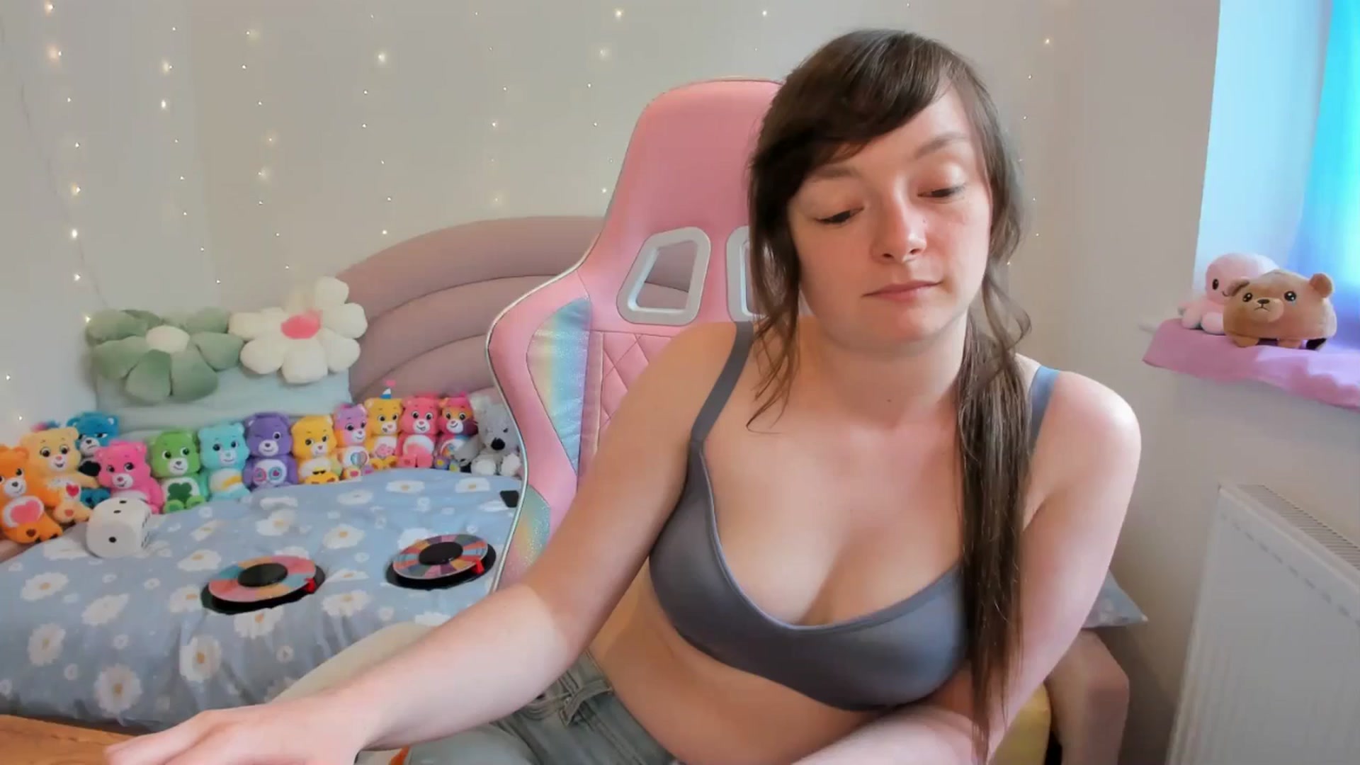 Gallery image thumbnail from JessieBear_'s myfreecams stream on, 06/19/2024, 16:19 image 14 of 20