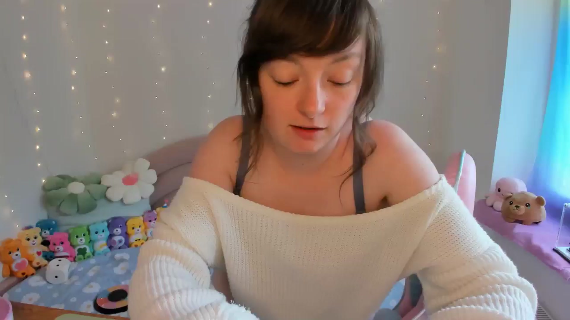 Gallery image thumbnail from JessieBear_'s myfreecams stream on, 06/19/2024, 17:05 image 2 of 20