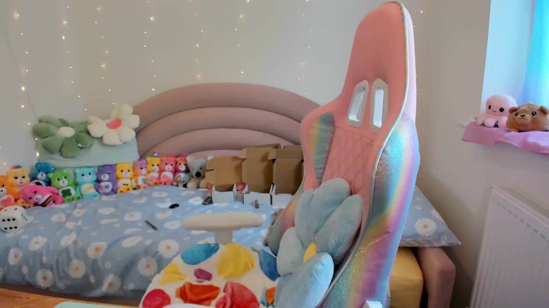 Gallery image thumbnail from JessieBear_'s myfreecams stream on, 06/20/2024, 16:40 image 6 of 20