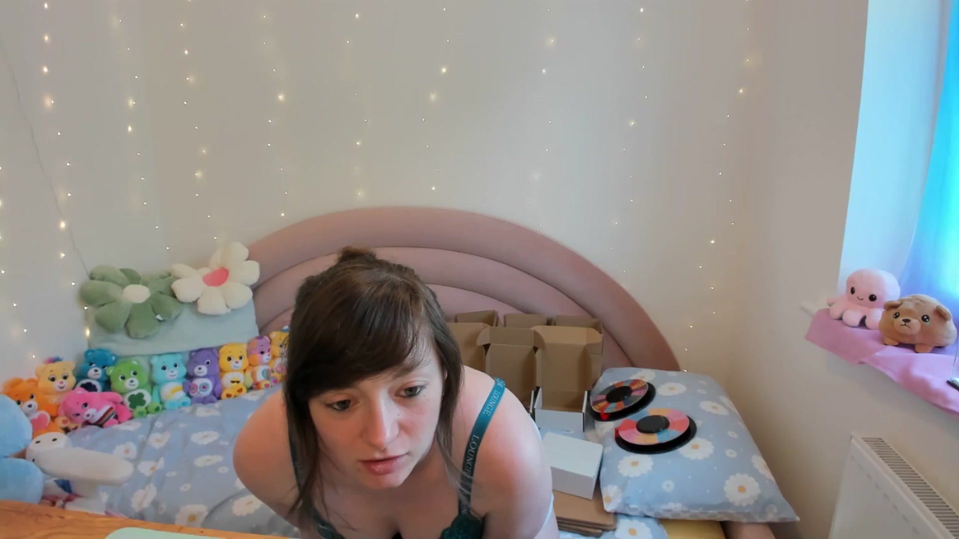 Gallery image thumbnail from JessieBear_'s myfreecams stream on, 06/20/2024, 16:40 image 13 of 20