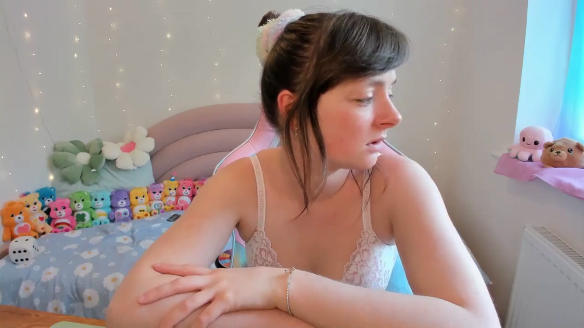 Gallery image thumbnail from JessieBear_'s myfreecams stream on, 06/21/2024, 15:37 image 17 of 20