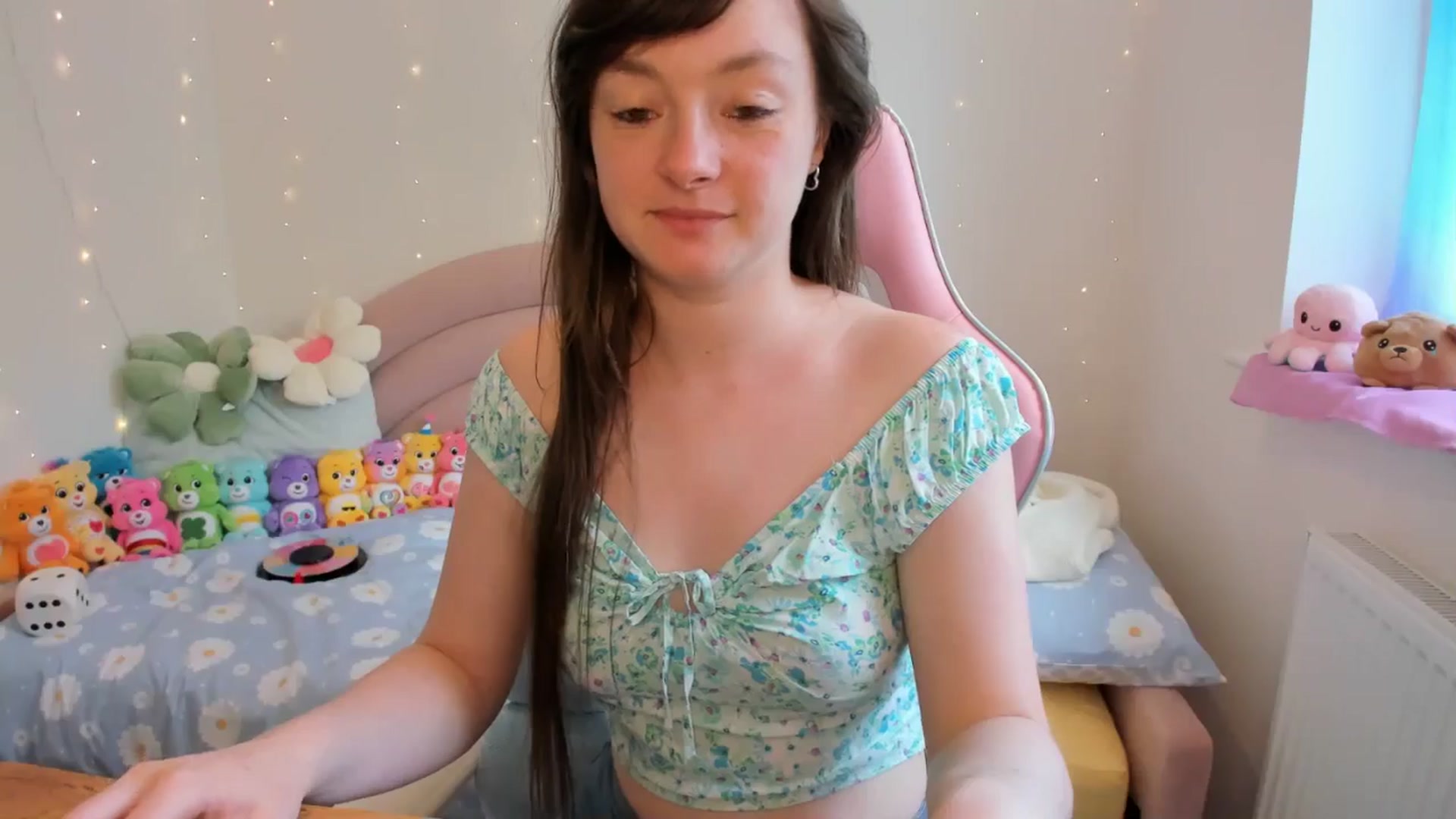 Gallery image thumbnail from JessieBear_'s myfreecams stream on, 06/24/2024, 13:47 image 3 of 20