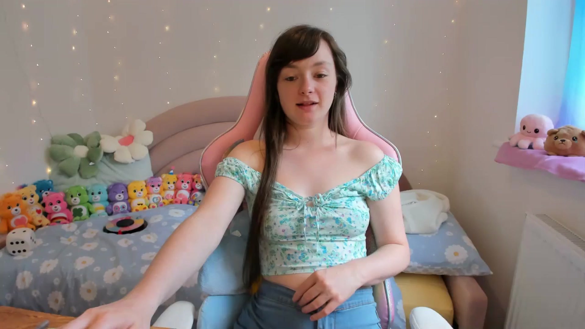 Gallery image thumbnail from JessieBear_'s myfreecams stream on, 06/24/2024, 13:47 image 9 of 20
