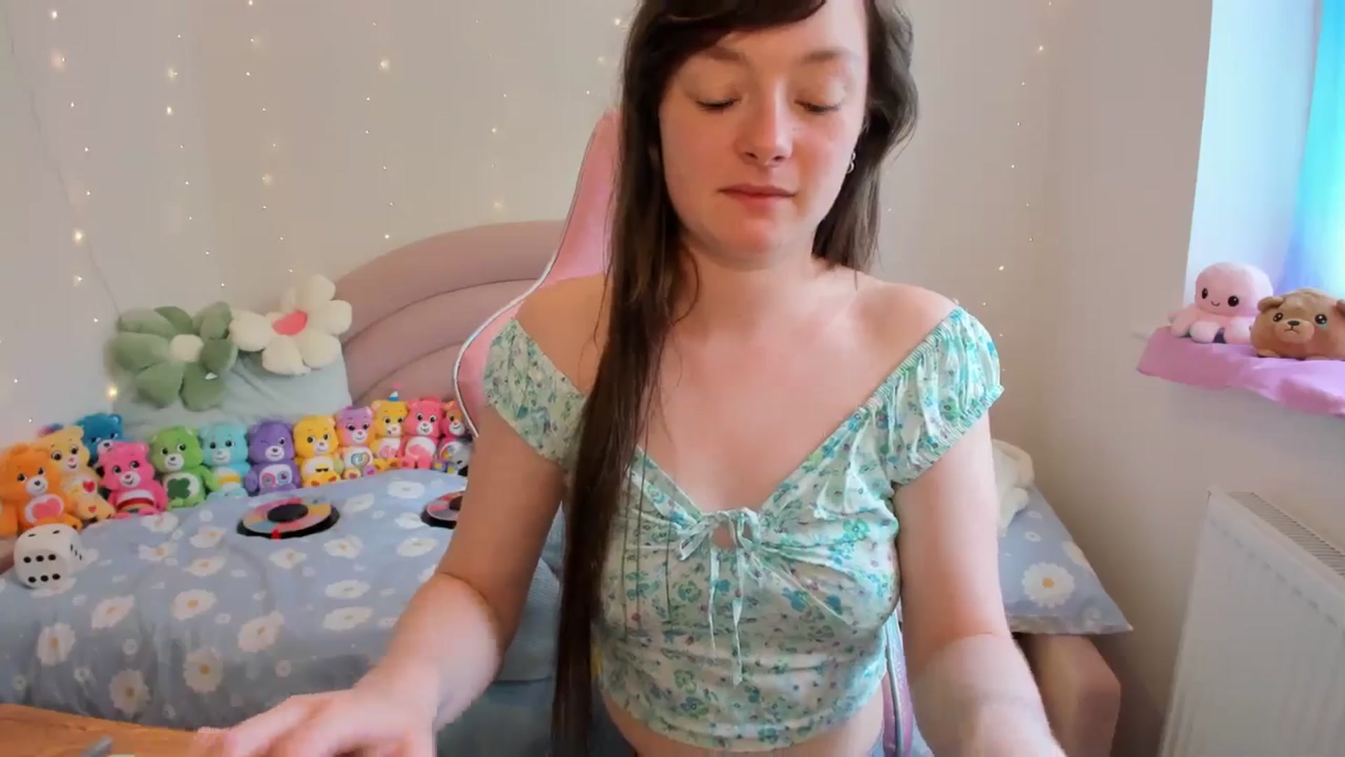 Gallery image thumbnail from JessieBear_'s myfreecams stream on, 06/24/2024, 13:47 image 4 of 20