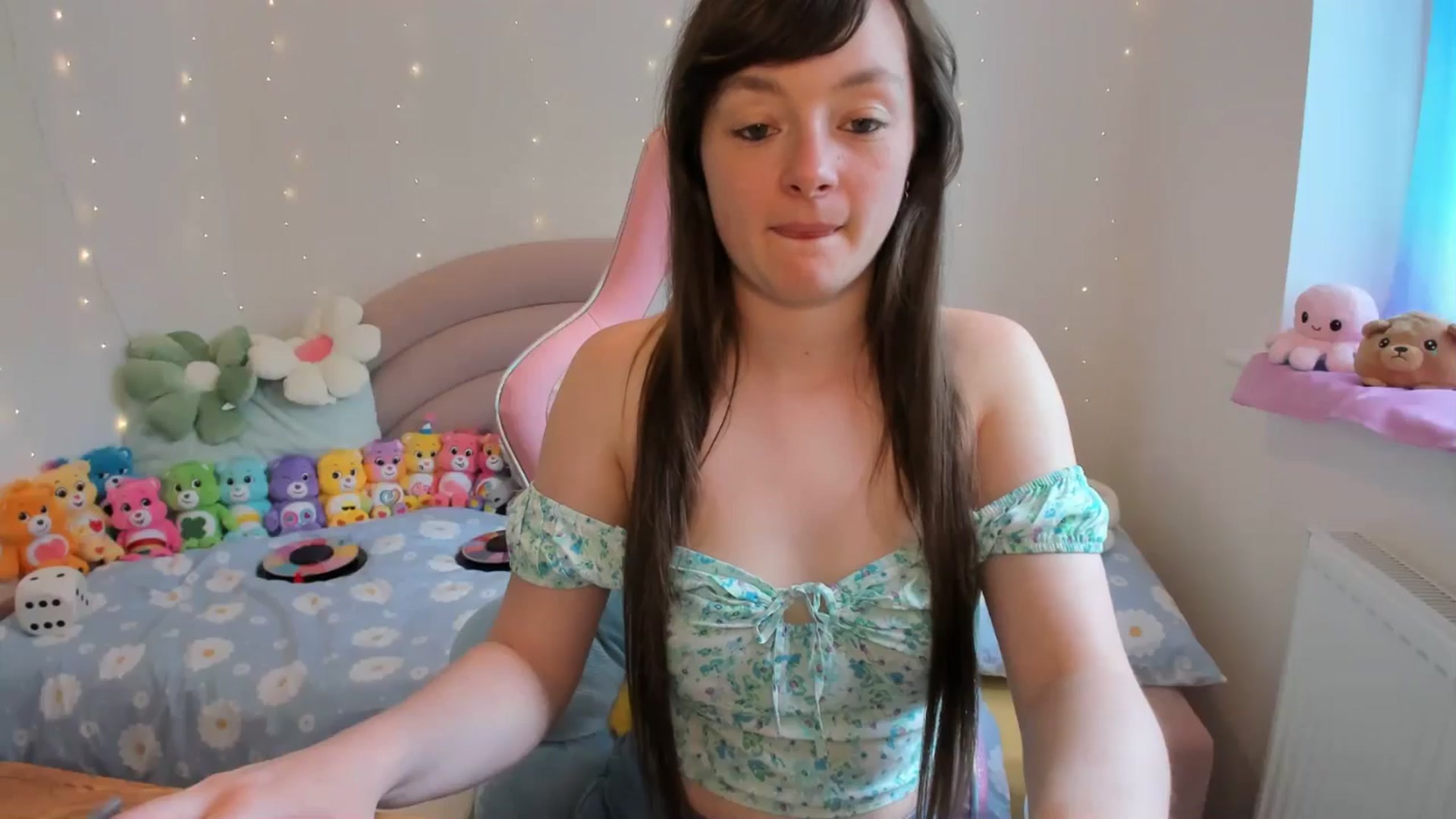 Gallery image thumbnail from JessieBear_'s myfreecams stream on, 06/24/2024, 14:02 image 11 of 20