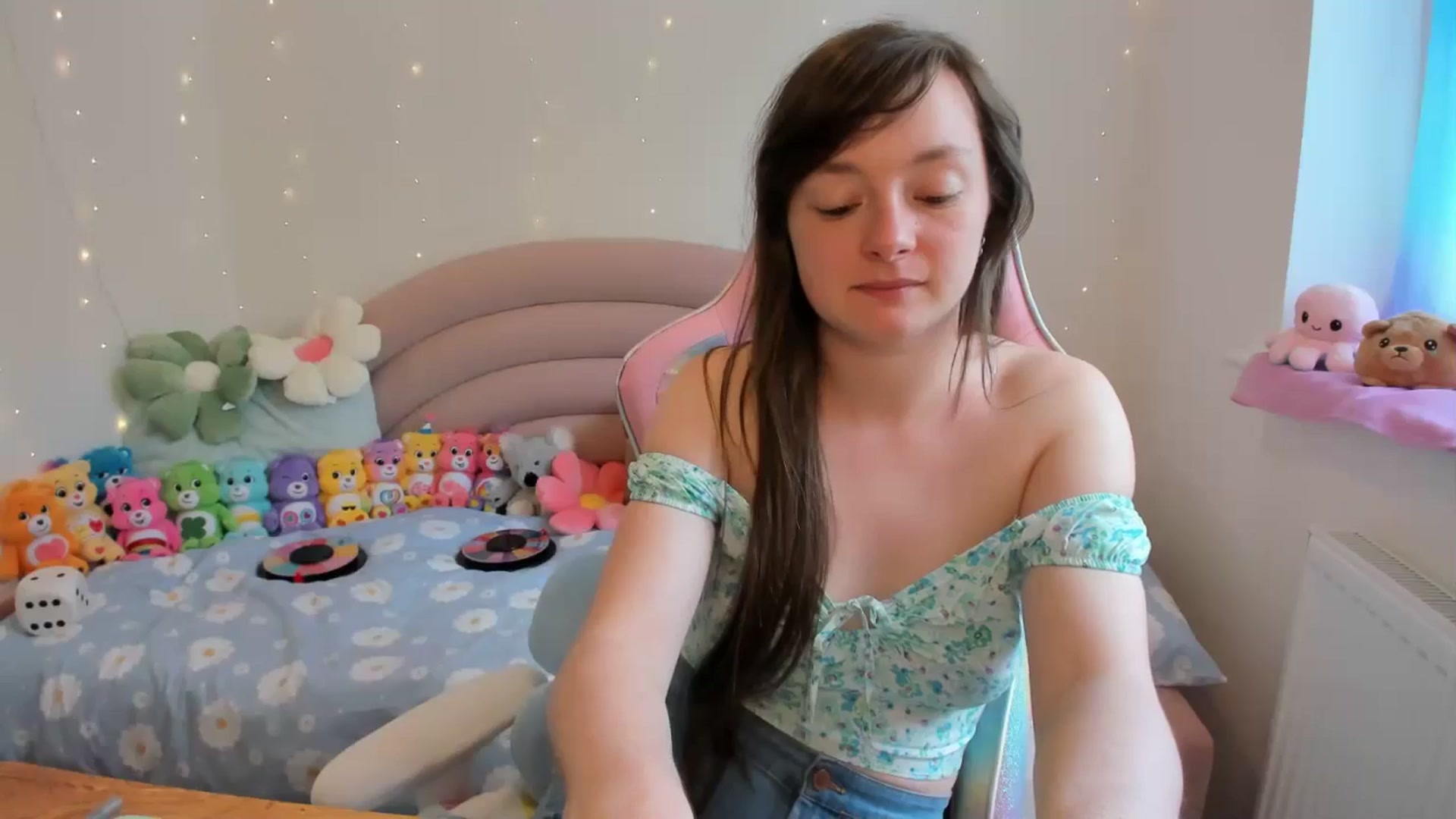 Gallery image thumbnail from JessieBear_'s myfreecams stream on, 06/24/2024, 14:39 image 8 of 20