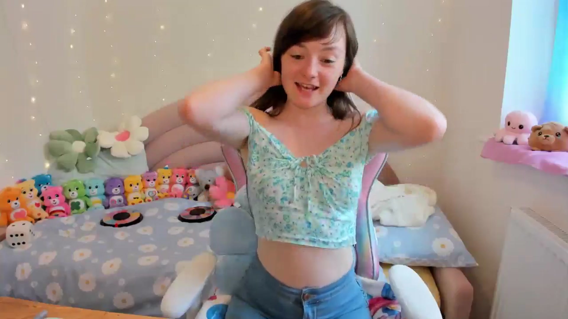 Gallery image thumbnail from JessieBear_'s myfreecams stream on, 06/24/2024, 14:39 image 13 of 20