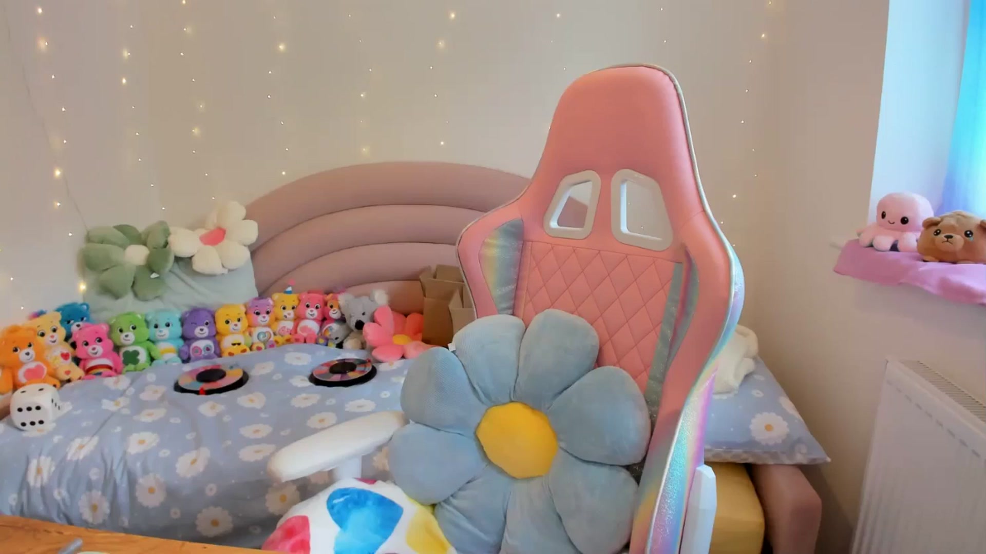 Gallery image thumbnail from JessieBear_'s myfreecams stream on, 06/24/2024, 14:39 image 17 of 20