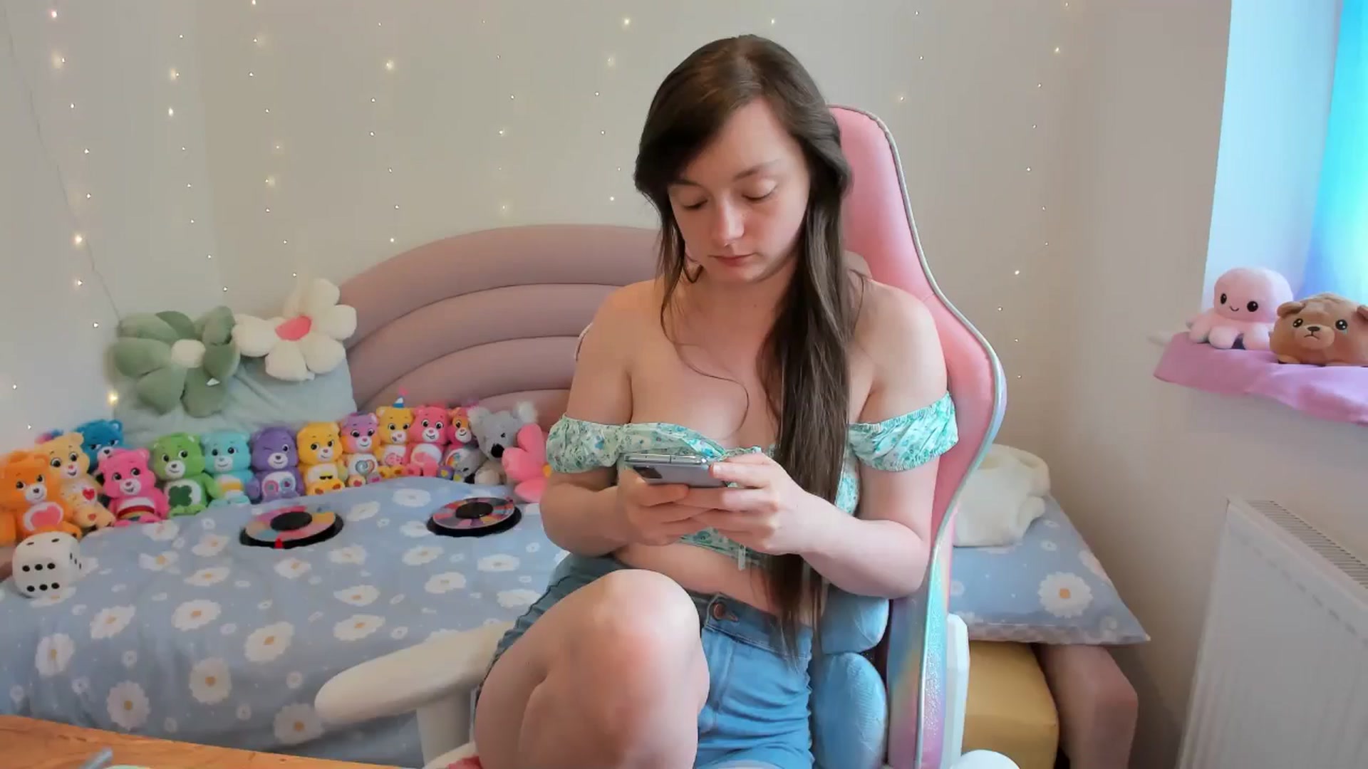 Gallery image thumbnail from JessieBear_'s myfreecams stream on, 06/24/2024, 15:23 image 3 of 20