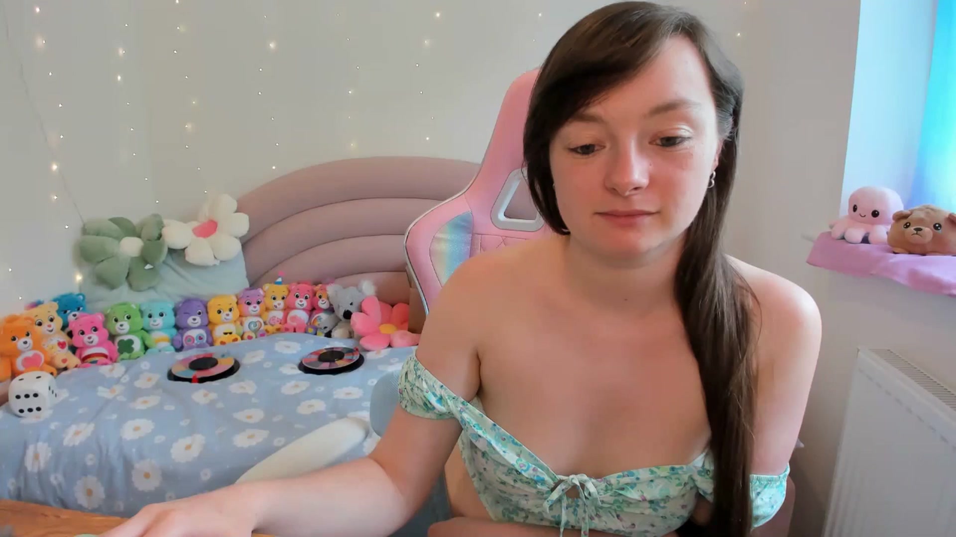 Gallery image thumbnail from JessieBear_'s myfreecams stream on, 06/24/2024, 17:15 image 4 of 20