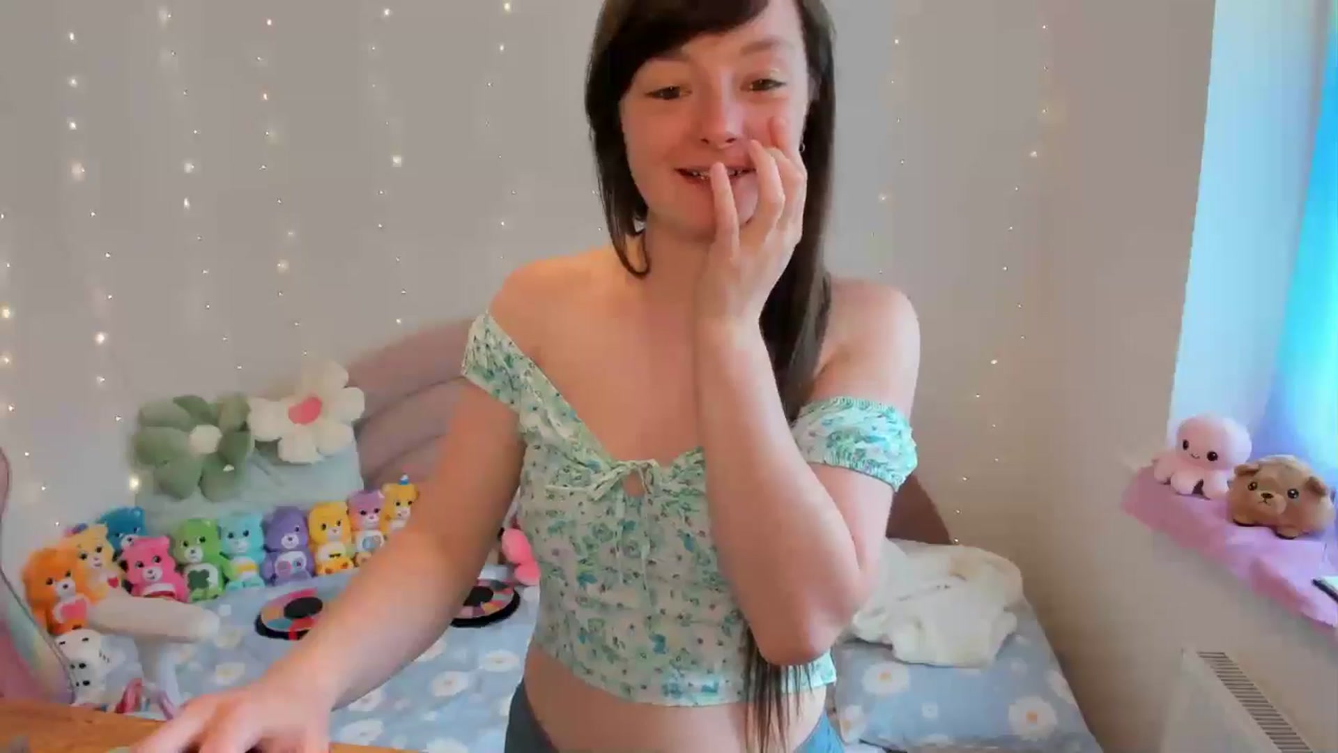 Gallery image thumbnail from JessieBear_'s myfreecams stream on, 06/24/2024, 17:15 image 14 of 20