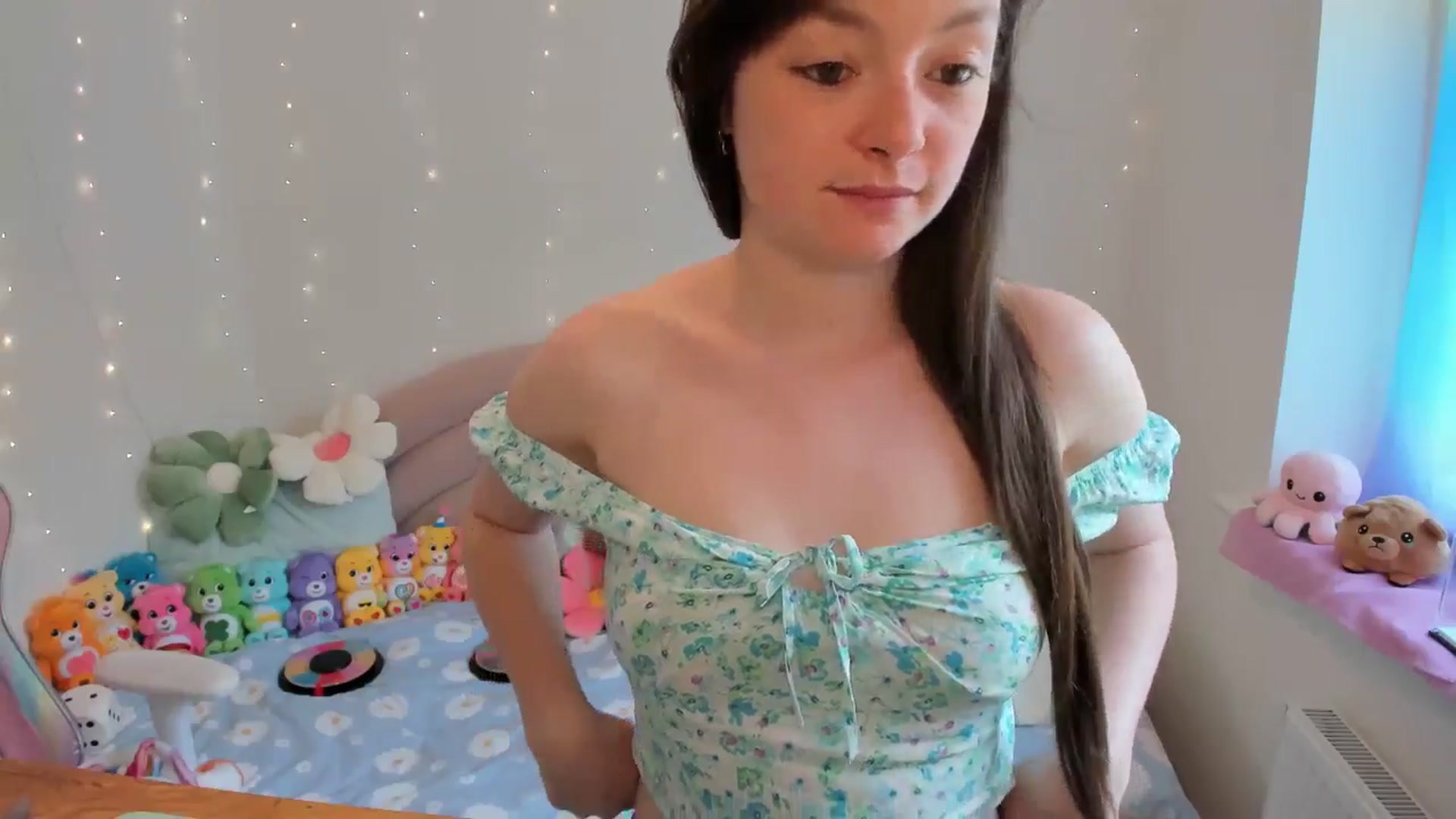 Gallery image thumbnail from JessieBear_'s myfreecams stream on, 06/24/2024, 17:15 image 5 of 20