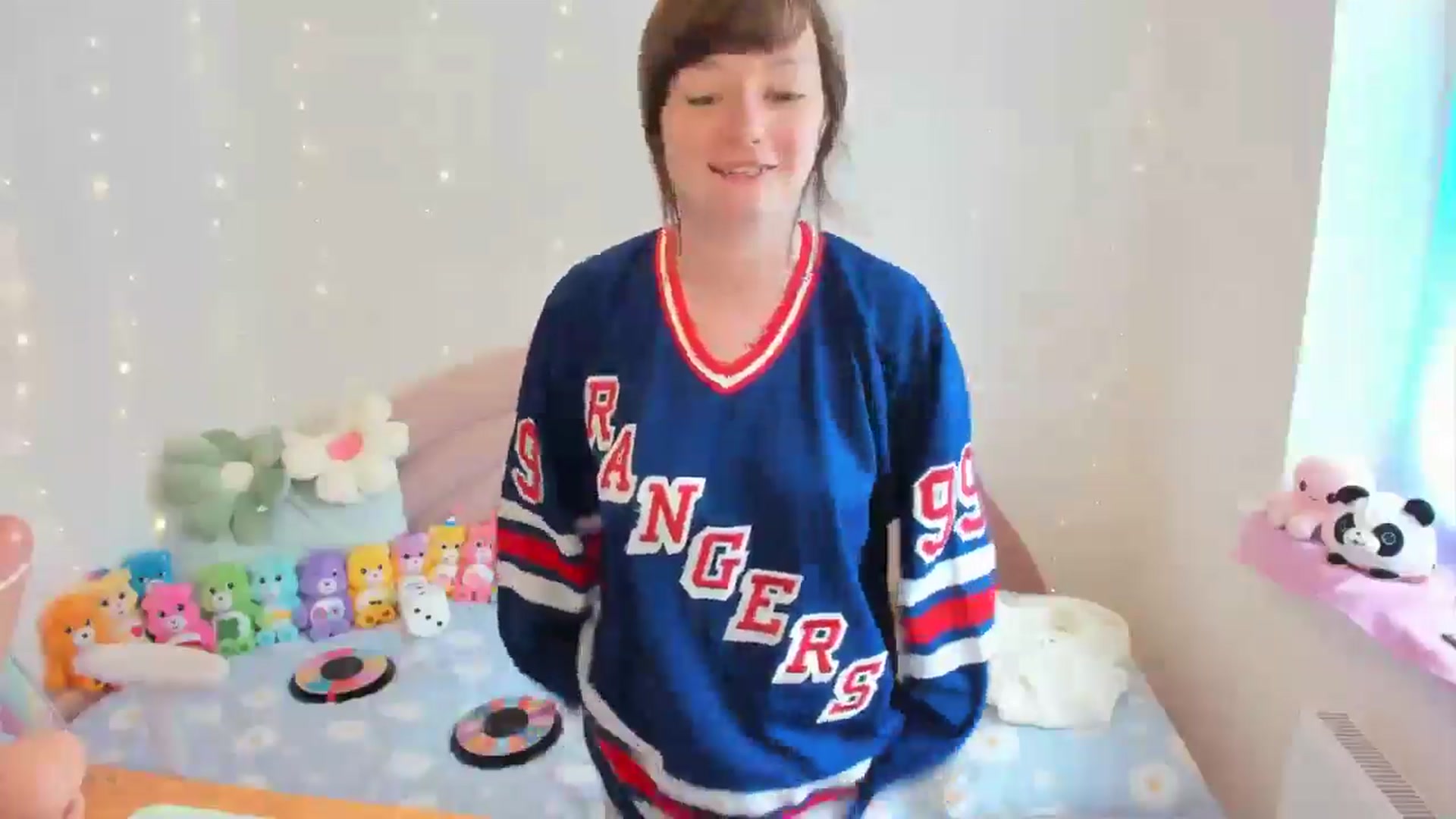 Gallery image thumbnail from JessieBear_'s myfreecams stream on, 06/25/2024, 14:42 image 16 of 20