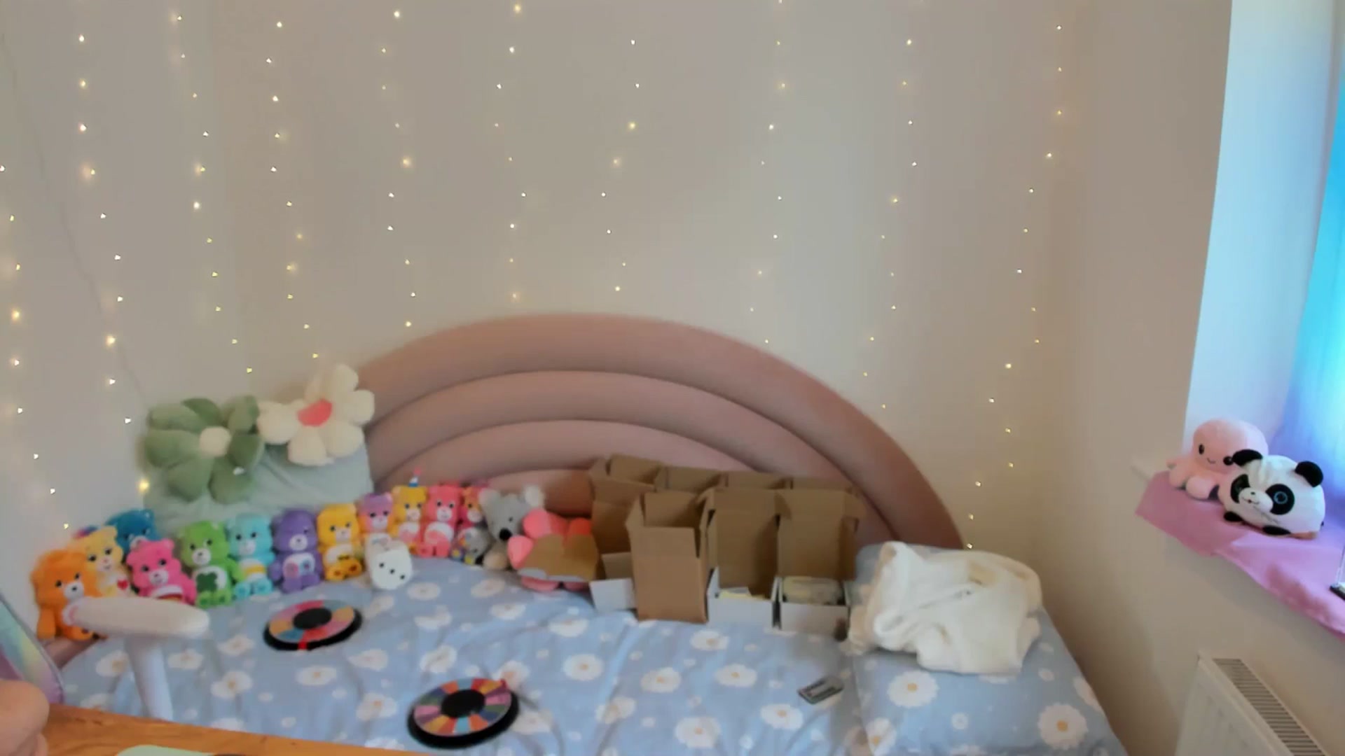 Gallery image thumbnail from JessieBear_'s myfreecams stream on, 06/25/2024, 16:09 image 6 of 20