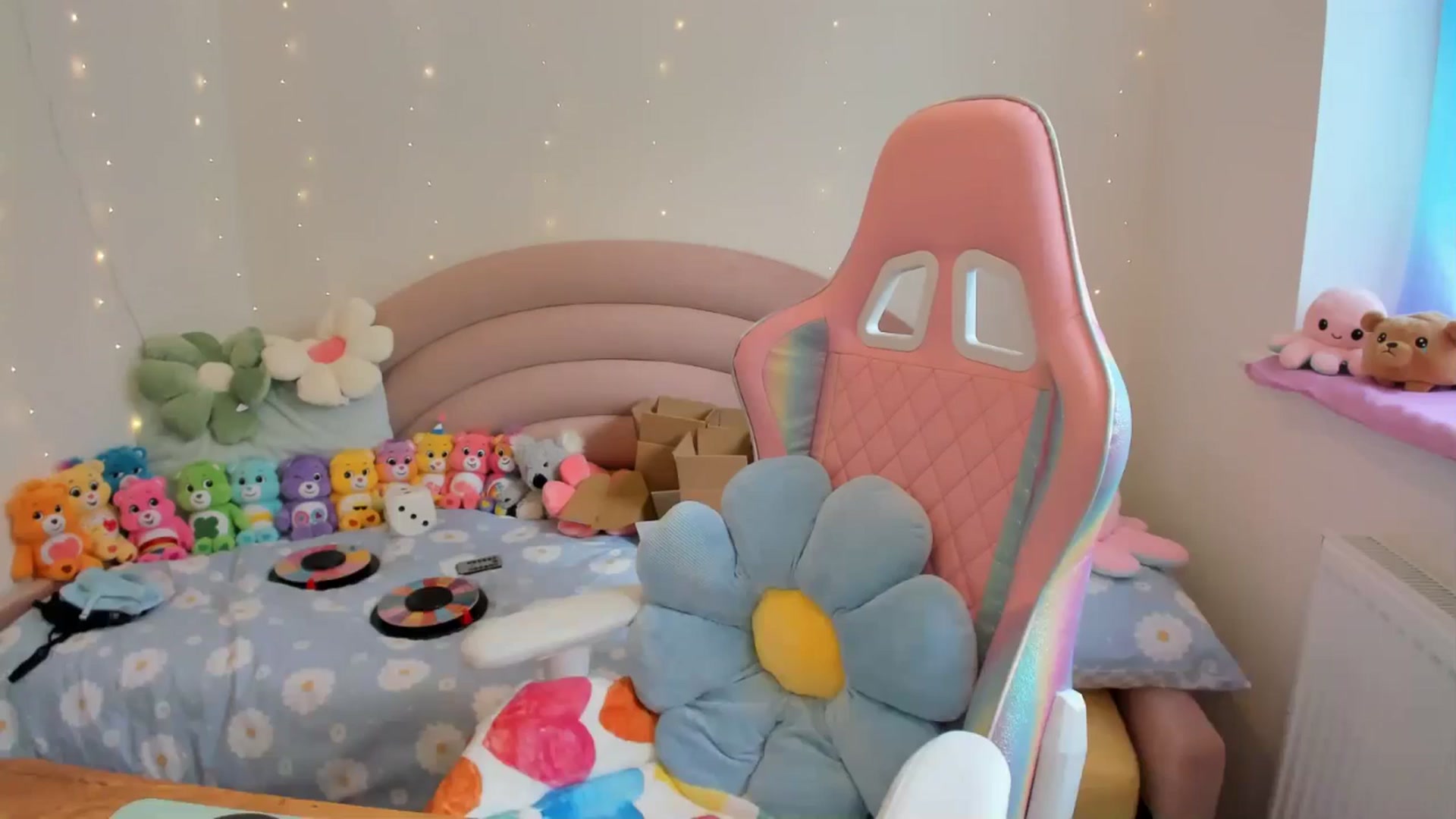 Gallery image thumbnail from JessieBear_'s myfreecams stream on, 06/27/2024, 16:05 image 8 of 20
