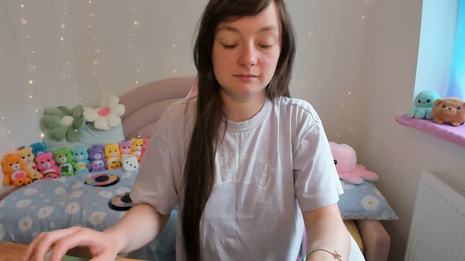 Gallery image thumbnail from JessieBear_'s myfreecams stream on, 06/28/2024, 13:20 image 4 of 20