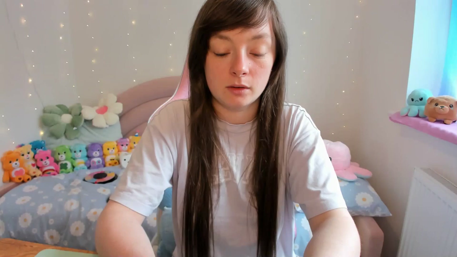 Gallery image thumbnail from JessieBear_'s myfreecams stream on, 06/28/2024, 14:30 image 7 of 20