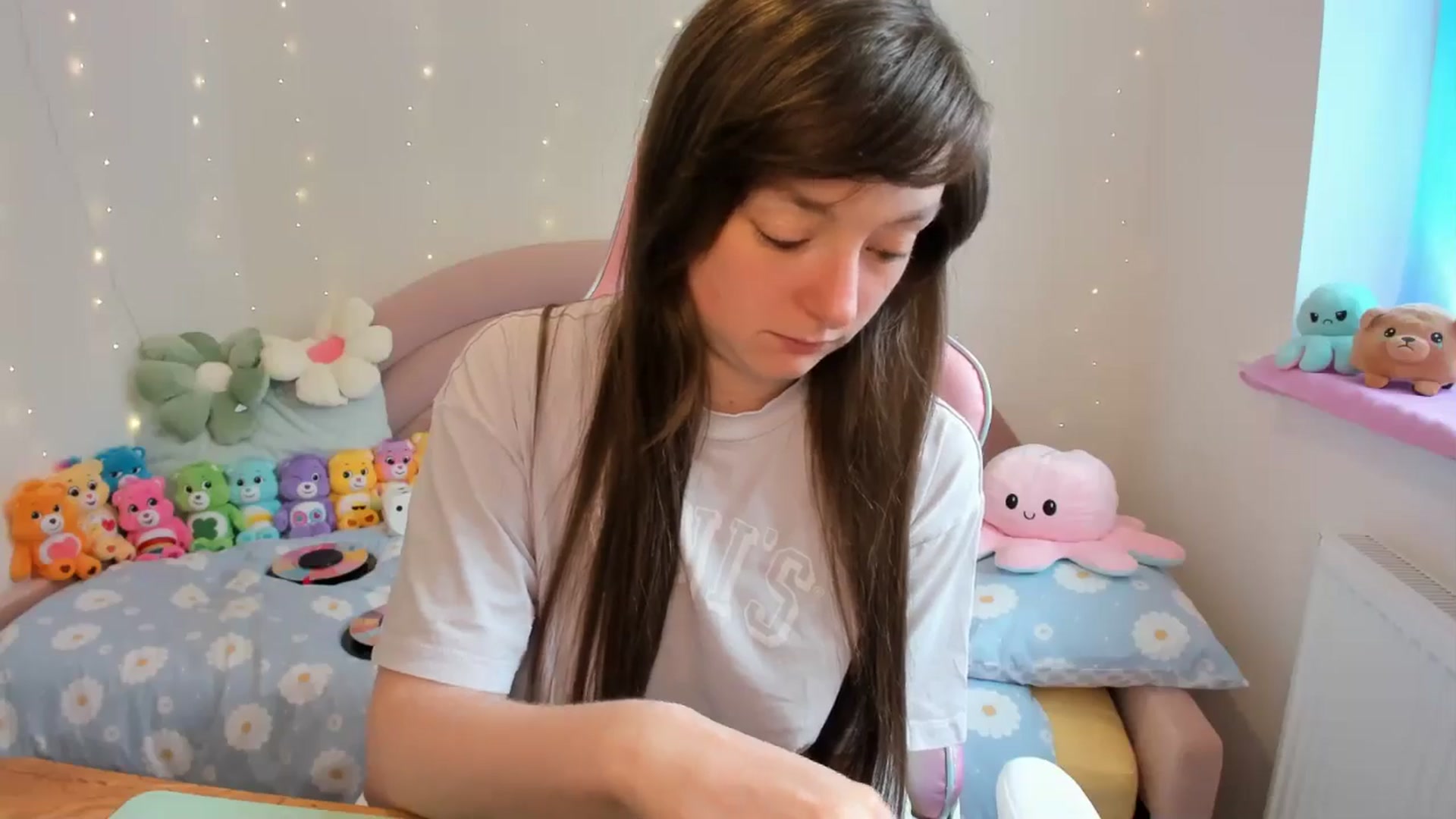 Gallery image thumbnail from JessieBear_'s myfreecams stream on, 06/28/2024, 14:30 image 12 of 20
