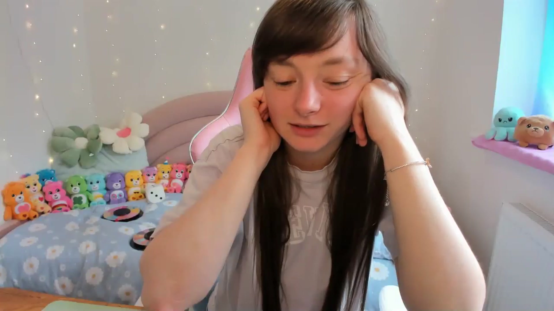 Gallery image thumbnail from JessieBear_'s myfreecams stream on, 06/28/2024, 14:30 image 5 of 20