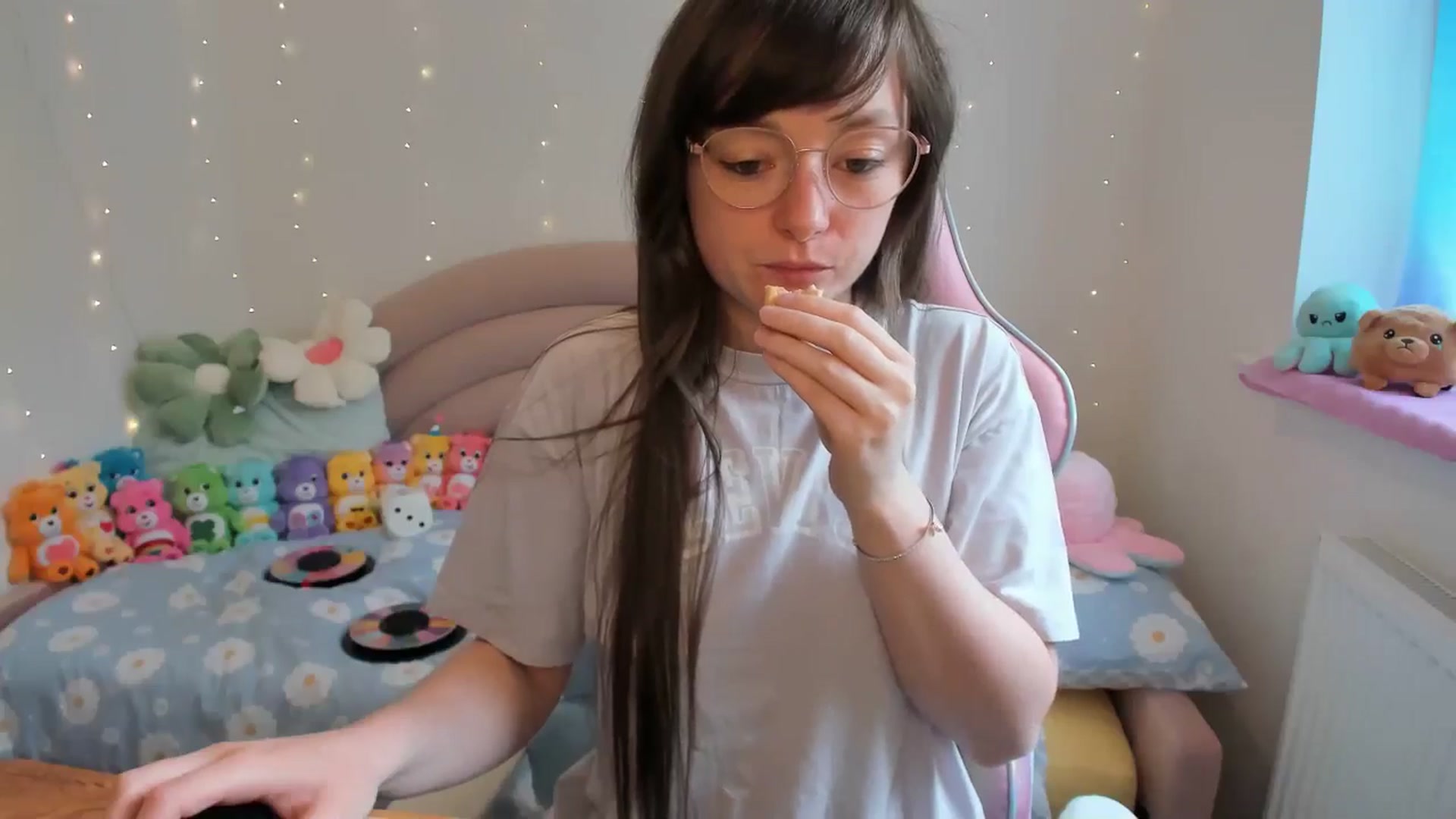 Gallery image thumbnail from JessieBear_'s myfreecams stream on, 06/28/2024, 15:23 image 3 of 20