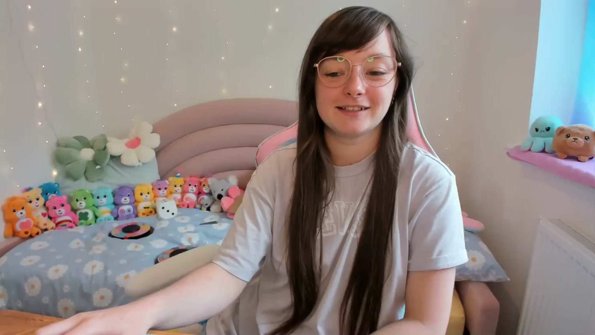 Gallery image thumbnail from JessieBear_'s myfreecams stream on, 06/28/2024, 16:39 image 14 of 20