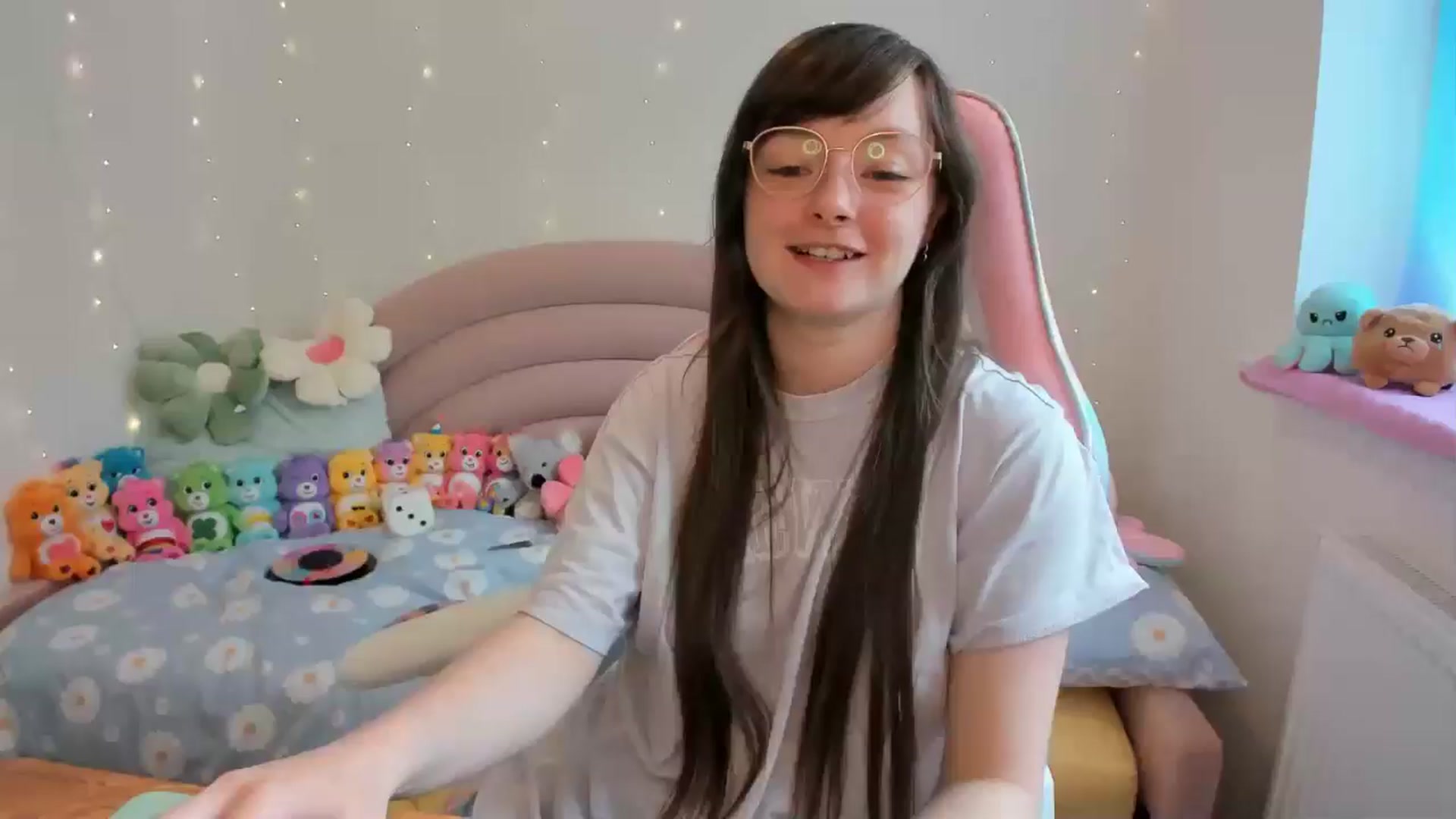 Gallery image thumbnail from JessieBear_'s myfreecams stream on, 06/28/2024, 16:39 image 16 of 20