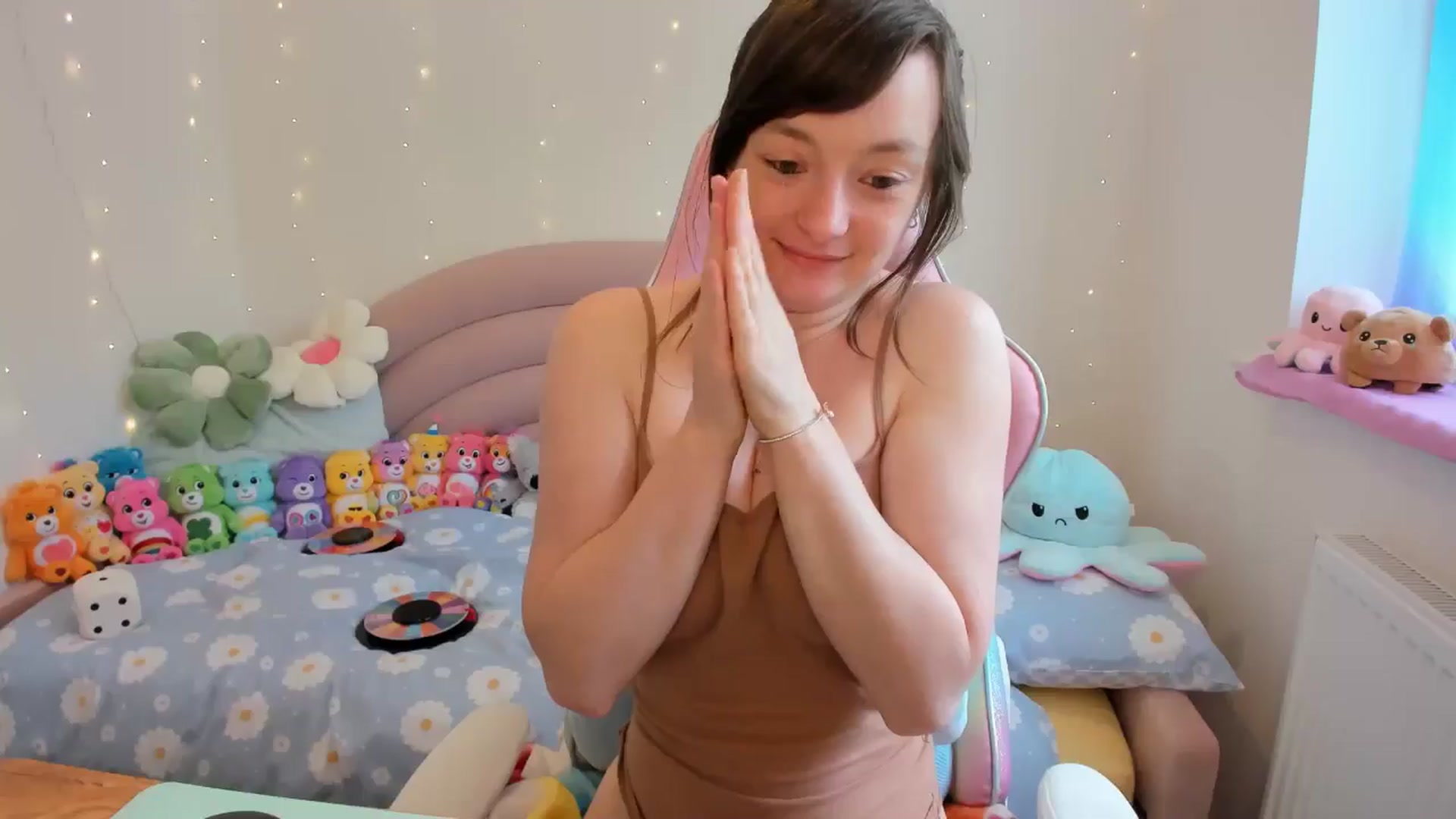 Gallery image thumbnail from JessieBear_'s myfreecams stream on, 07/04/2024, 14:27 image 4 of 20