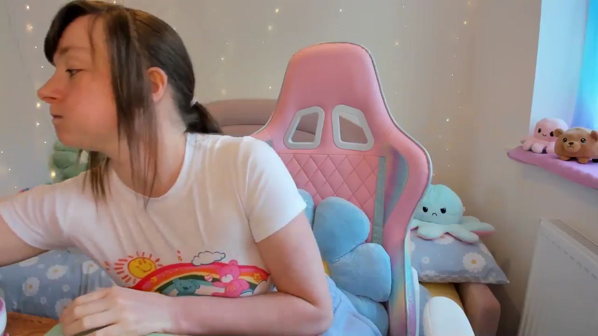 Gallery image thumbnail from JessieBear_'s myfreecams stream on, 07/05/2024, 15:40 image 12 of 20