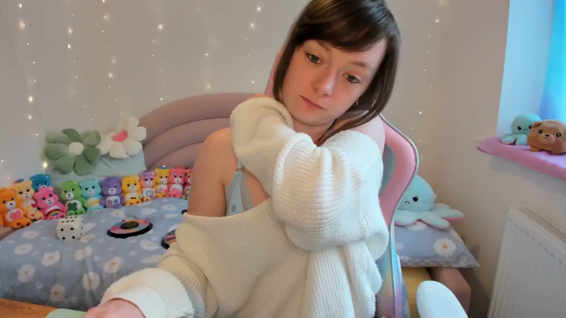 Gallery image thumbnail from JessieBear_'s myfreecams stream on, 07/11/2024, 17:43 image 10 of 20