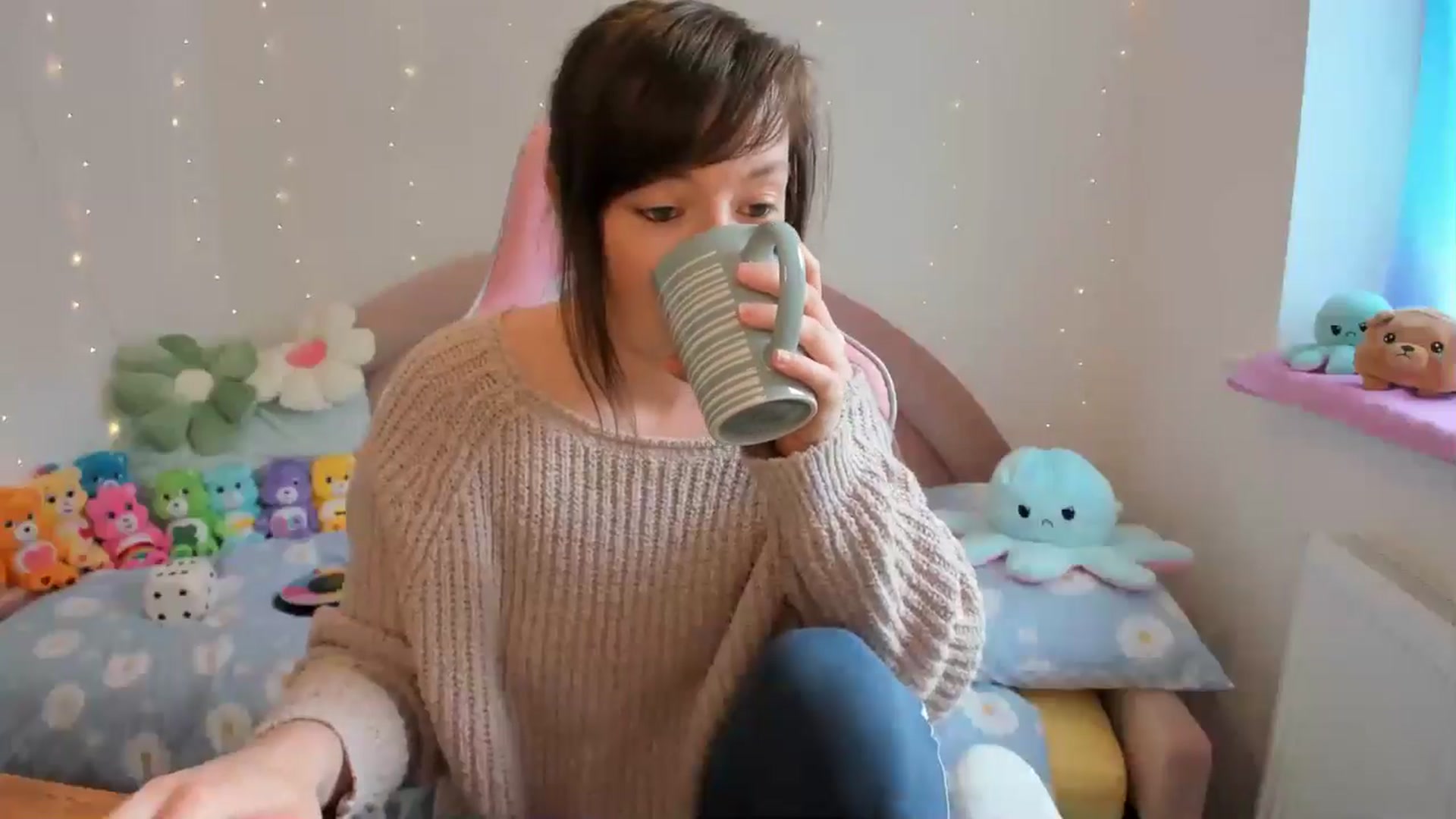 Gallery image thumbnail from JessieBear_'s myfreecams stream on, 07/12/2024, 13:41 image 12 of 20