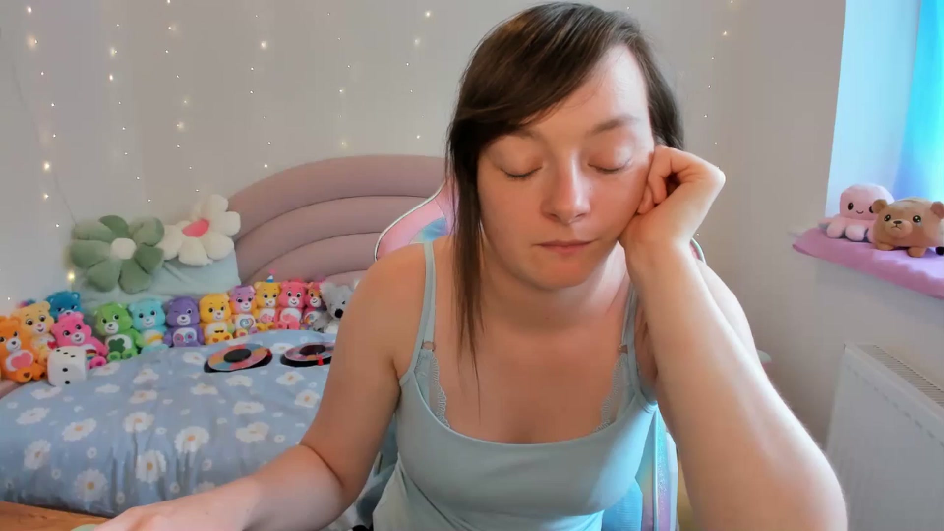 Gallery image thumbnail from JessieBear_'s myfreecams stream on, 07/18/2024, 16:19 image 14 of 20