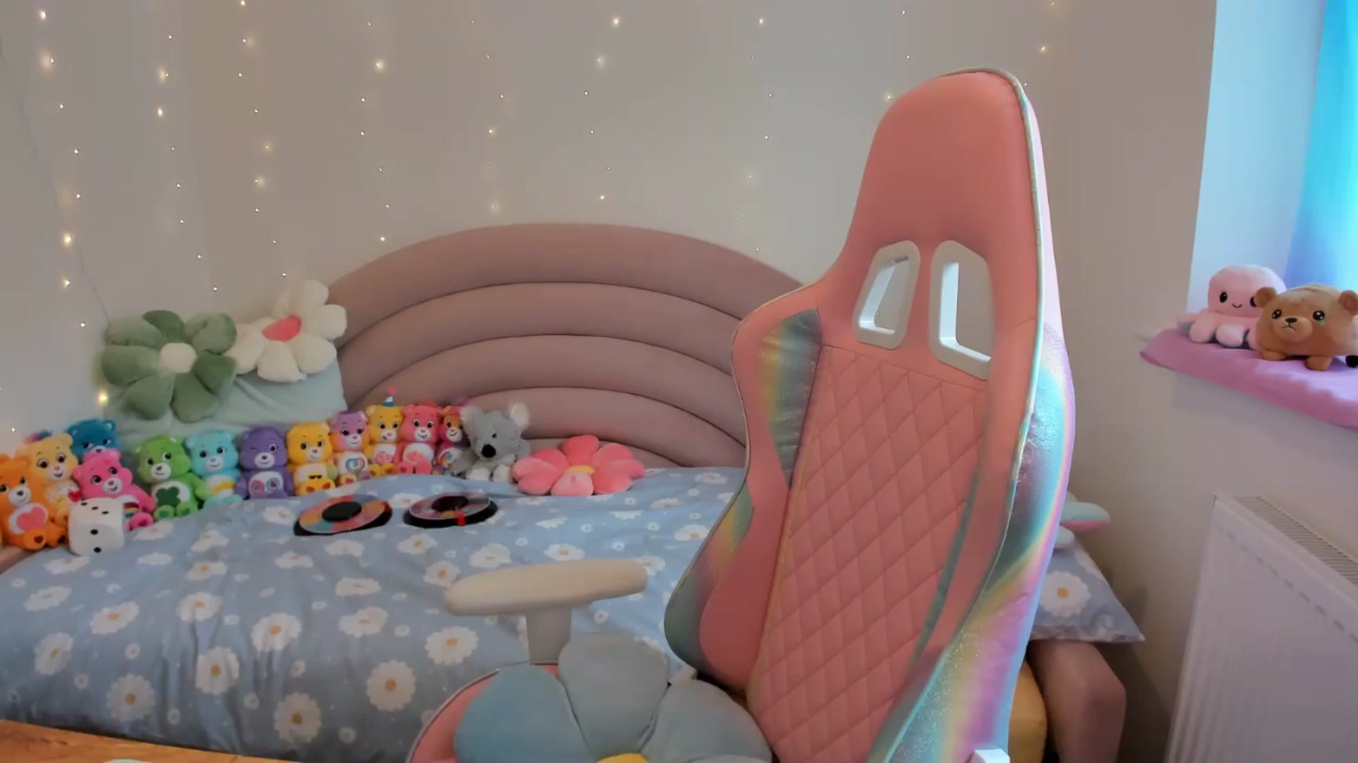 Gallery image thumbnail from JessieBear_'s myfreecams stream on, 07/18/2024, 16:44 image 14 of 20