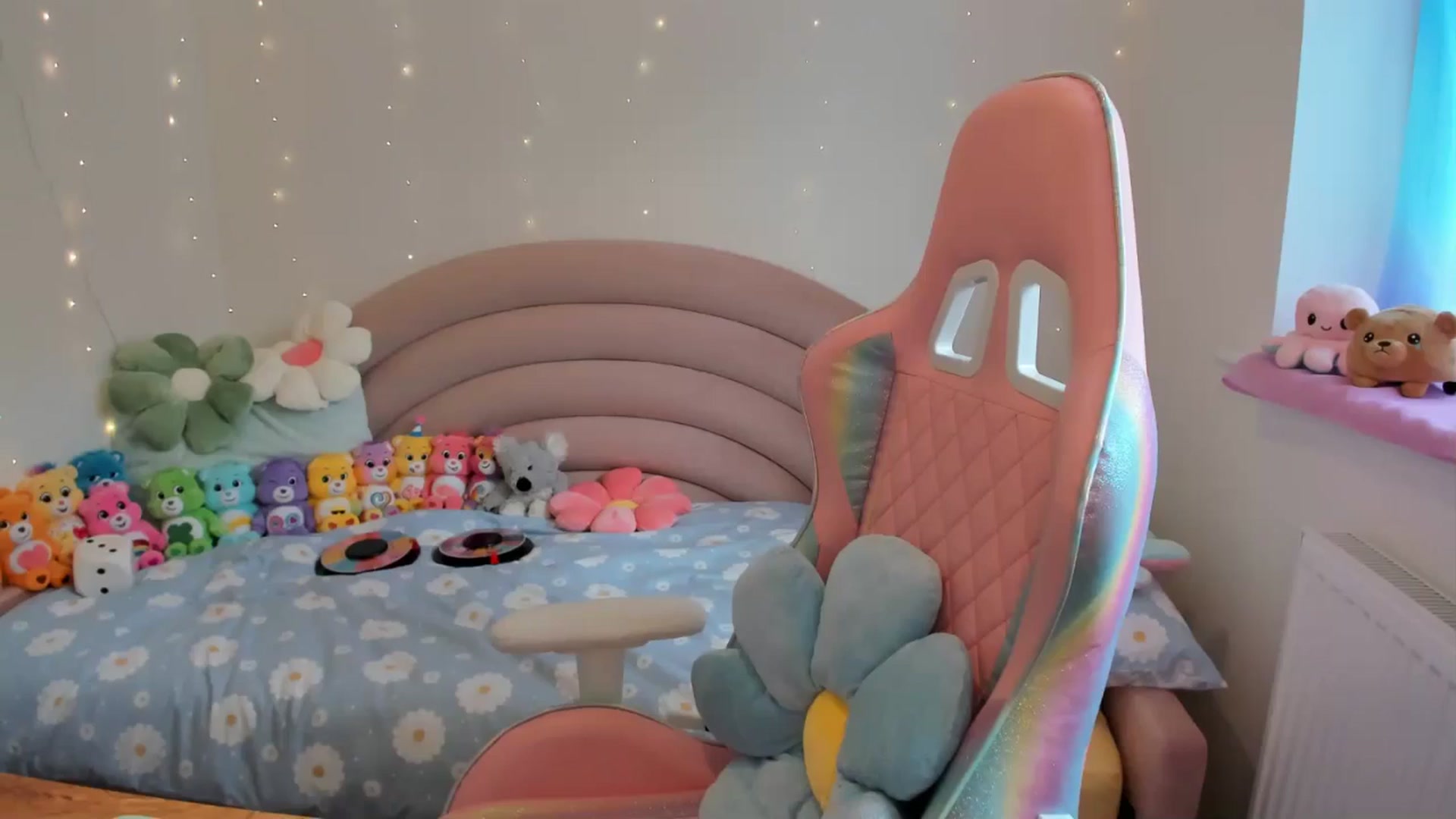 Gallery image thumbnail from JessieBear_'s myfreecams stream on, 07/18/2024, 16:44 image 7 of 20