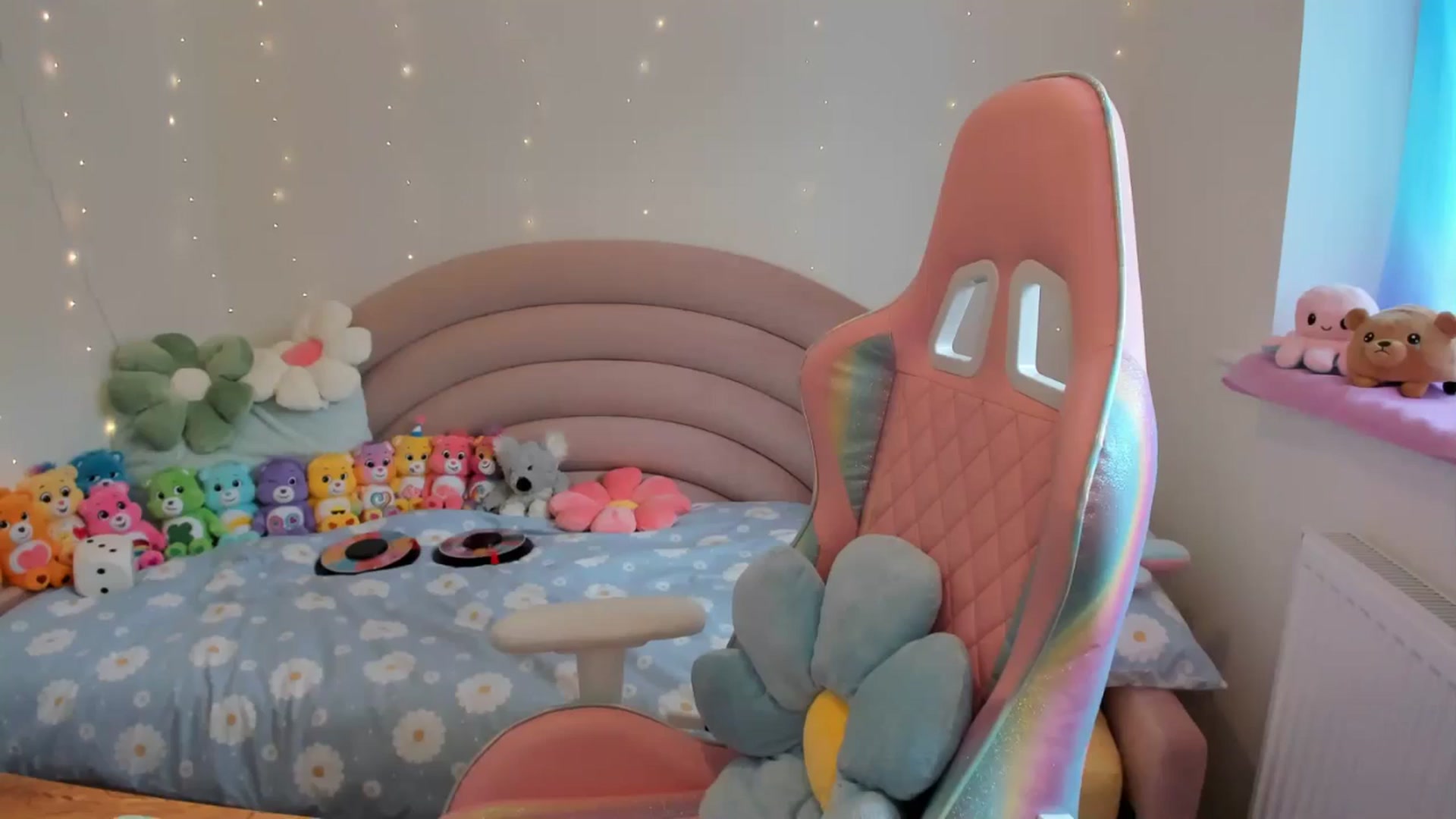 Gallery image thumbnail from JessieBear_'s myfreecams stream on, 07/18/2024, 16:44 image 8 of 20