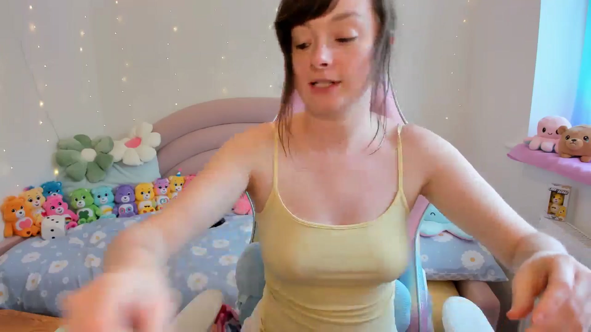 Gallery image thumbnail from JessieBear_'s myfreecams stream on, 07/19/2024, 13:05 image 6 of 20